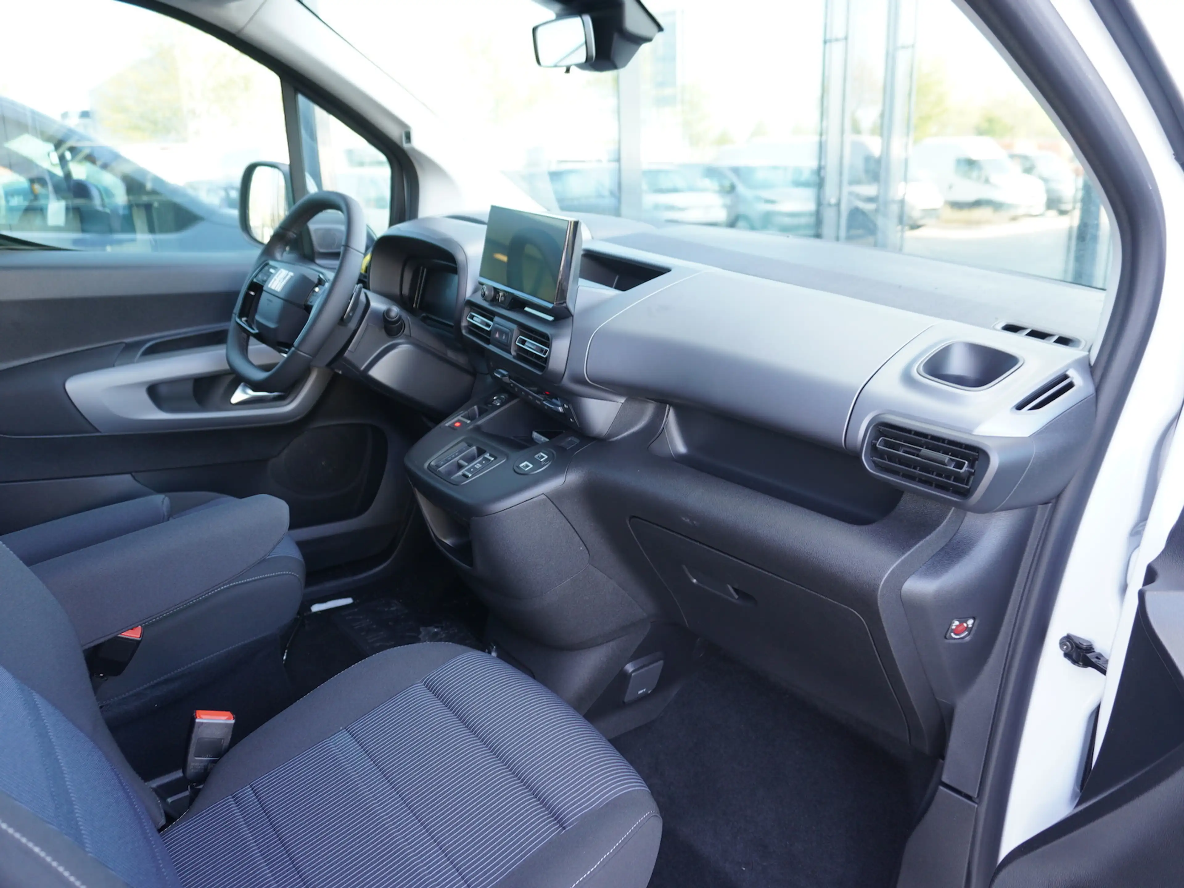 Fiat Doblo Maxi Kombi 130 AT8 / 10-Zoll-Navigation — photo 11