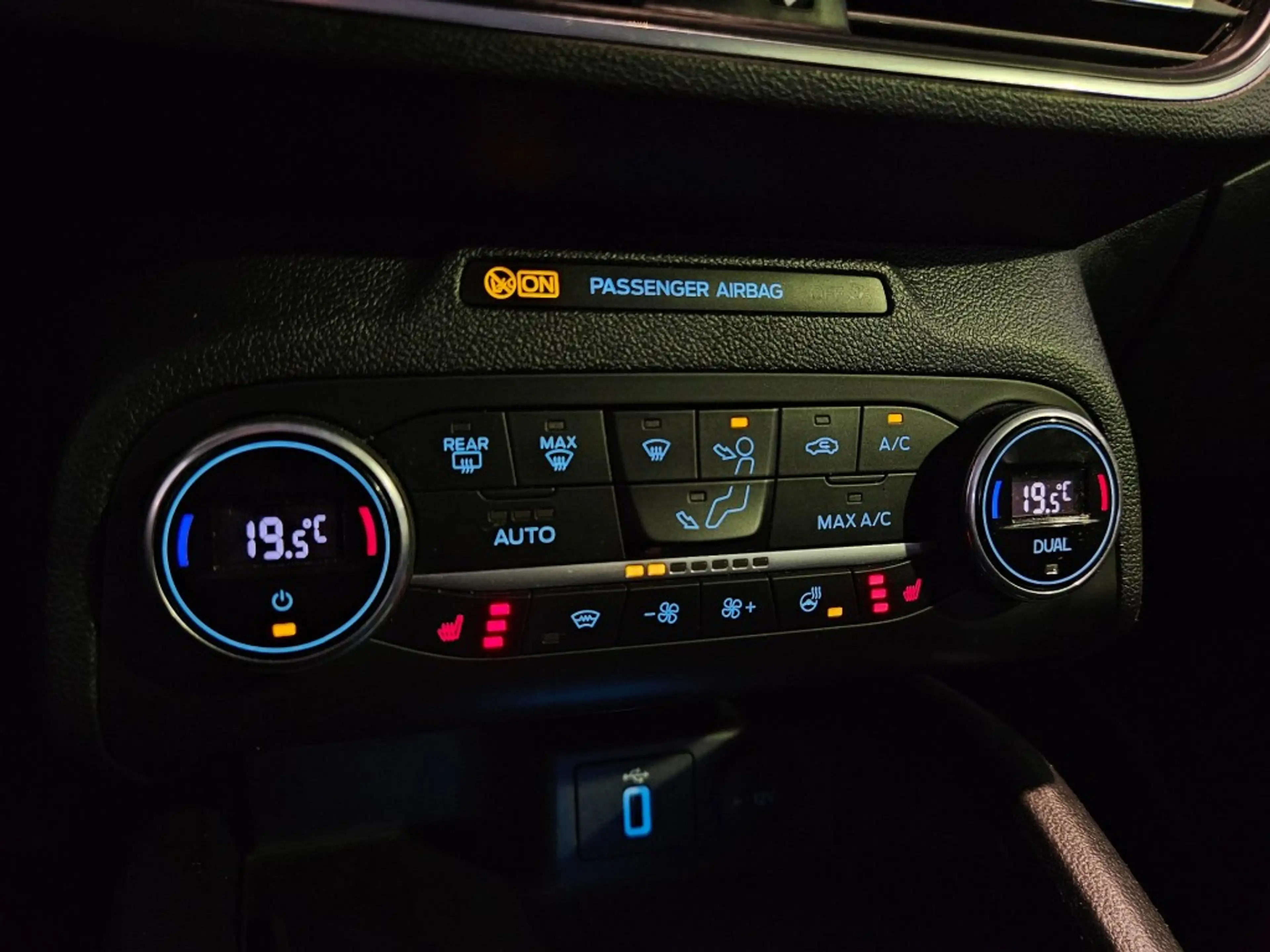 Ford Focus Wagon 1.0 EcoBoost Hybrid Active Business / Trekha — photo 33