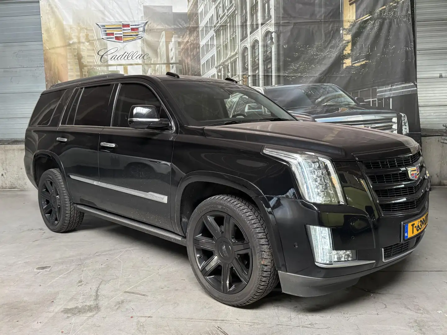 Cadillac Escalade 6.2 V8 Platinum Zwart - 2