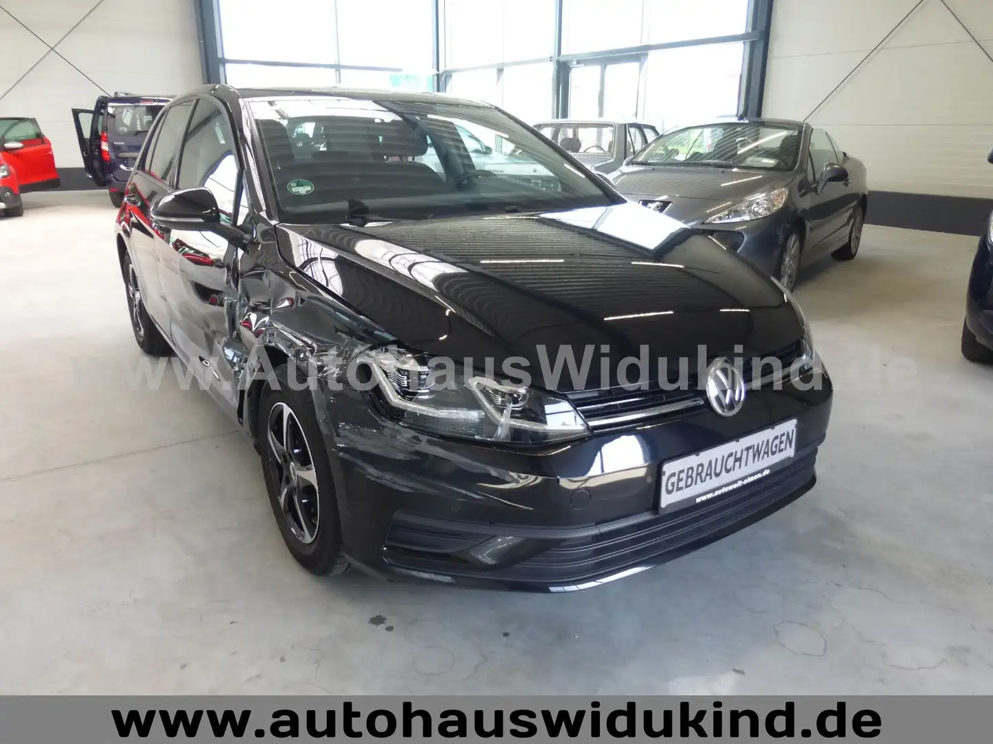 Volkswagen Golf VII Lim. Trendline BMT/Start-Stopp 5 türig Schwarz - 2