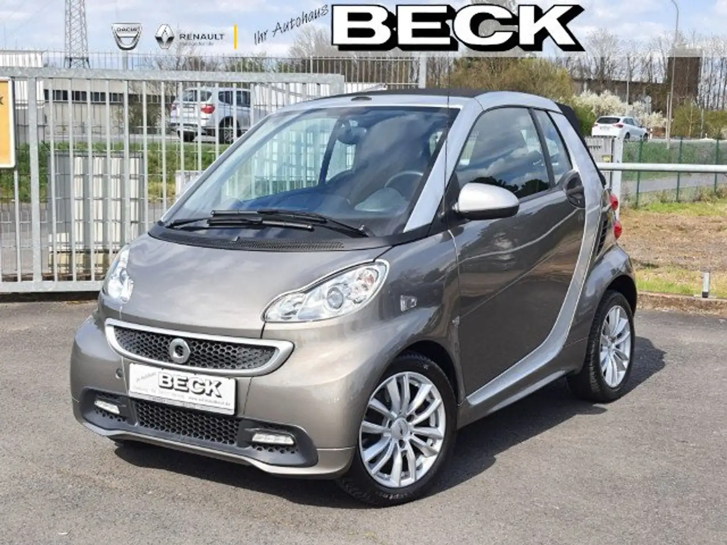 smart forTwo Cabrio mhd Passion | Navi, Klima, Beige - 1