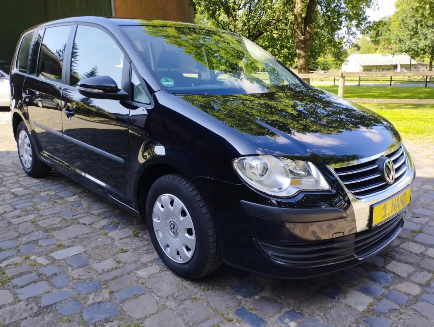 Volkswagen Touran 1.6 aus 1. Hand VW-Scheckheft gepflegt Schwarz - 1