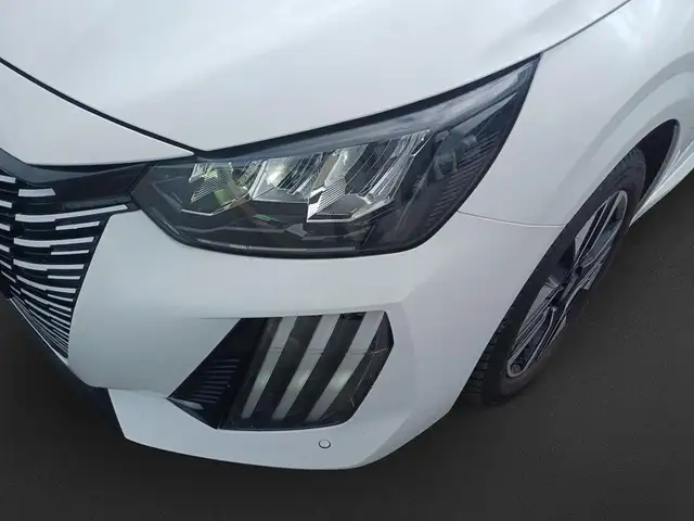 Peugeot 208 view 9