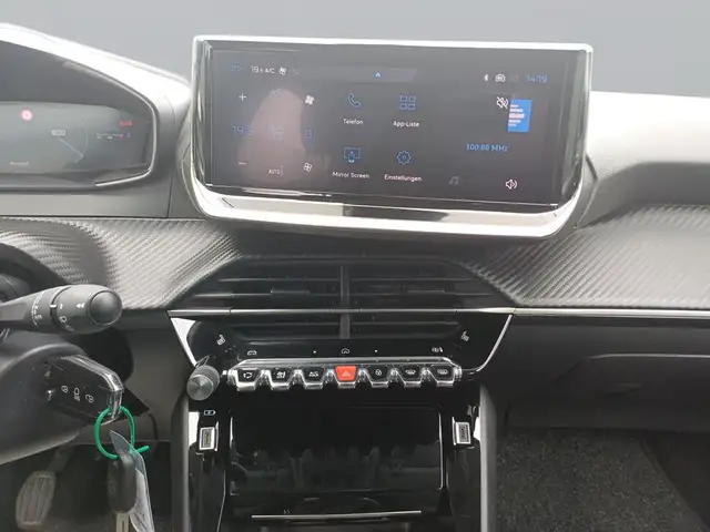 Peugeot 208 view 12