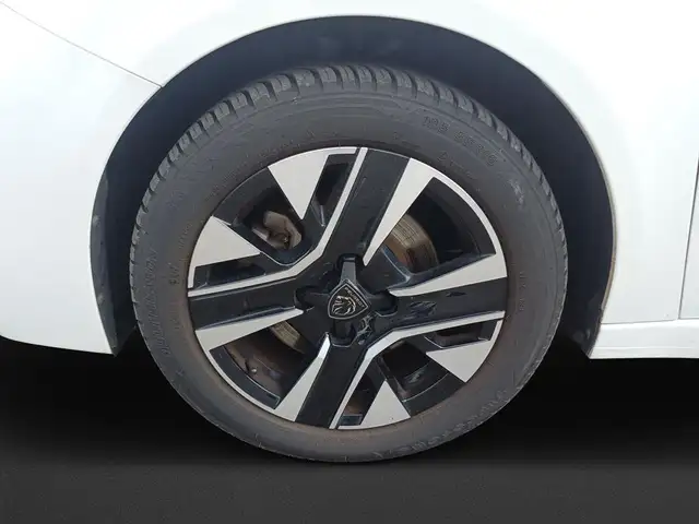 Peugeot 208 view 8