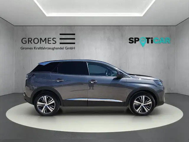 Peugeot 3008 view 2