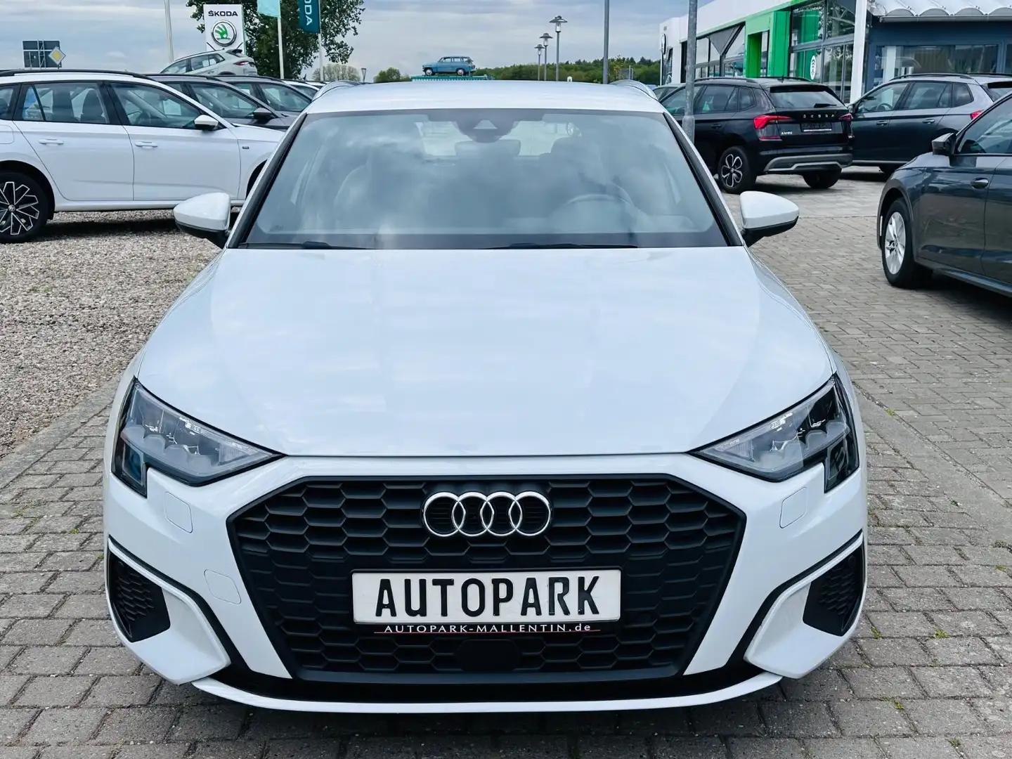 Audi A3 Sportback 30 TFSI*LED*LEDER*KAMERA*TEMPOMAT* Weiß - 2