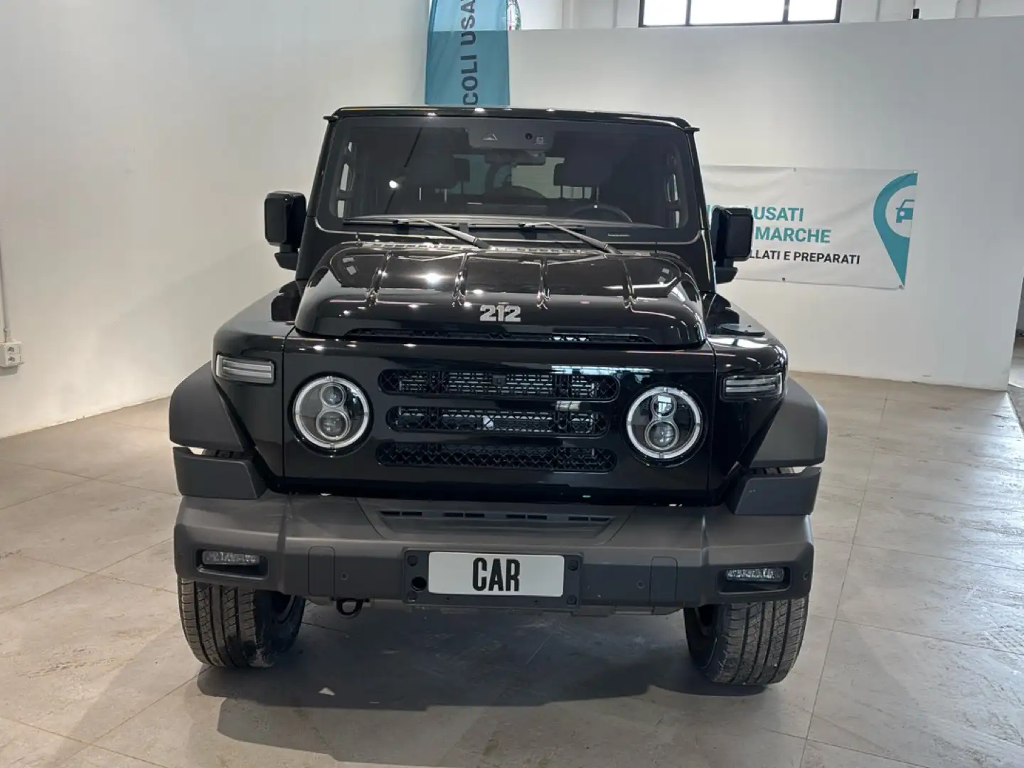 EMC 212 2.0T GDI Officier 4WD AT Schwarz - 2