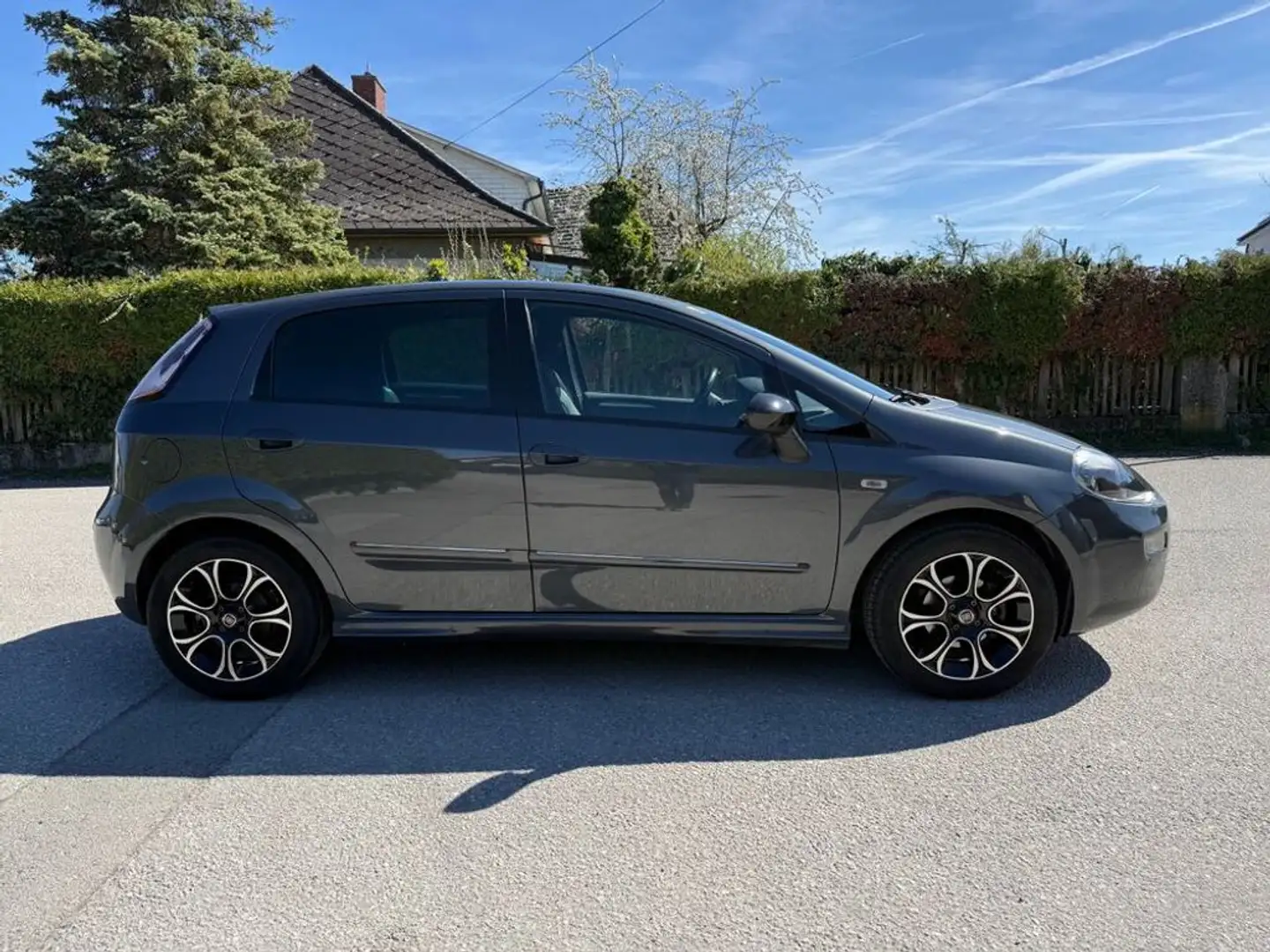 Fiat Punto Easy KLIMA 5 TÜRIG 1.BESITZ NUR*68000KM** Grau - 2