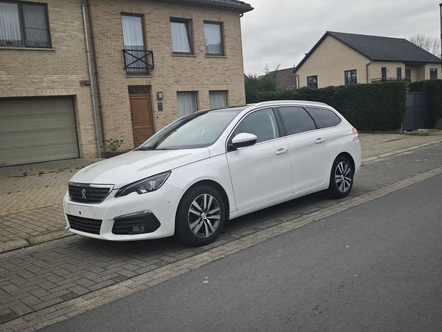 Peugeot 308 SW PureTech 130ch S&S EAT8 Allure Business Blanc - 1
