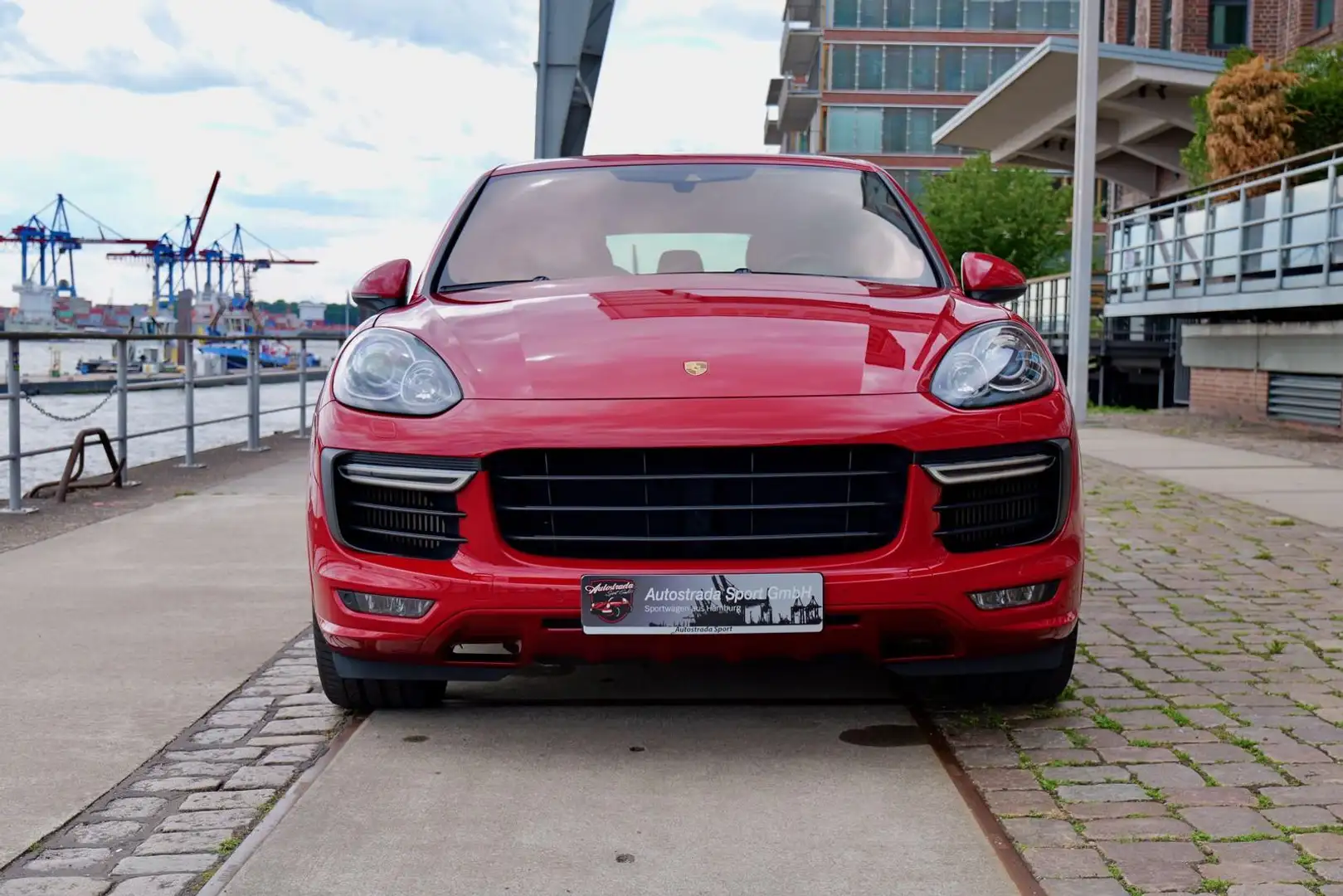 Porsche Cayenne GTS Soft Close Panorama Adaptive Sportsitze Rood - 2