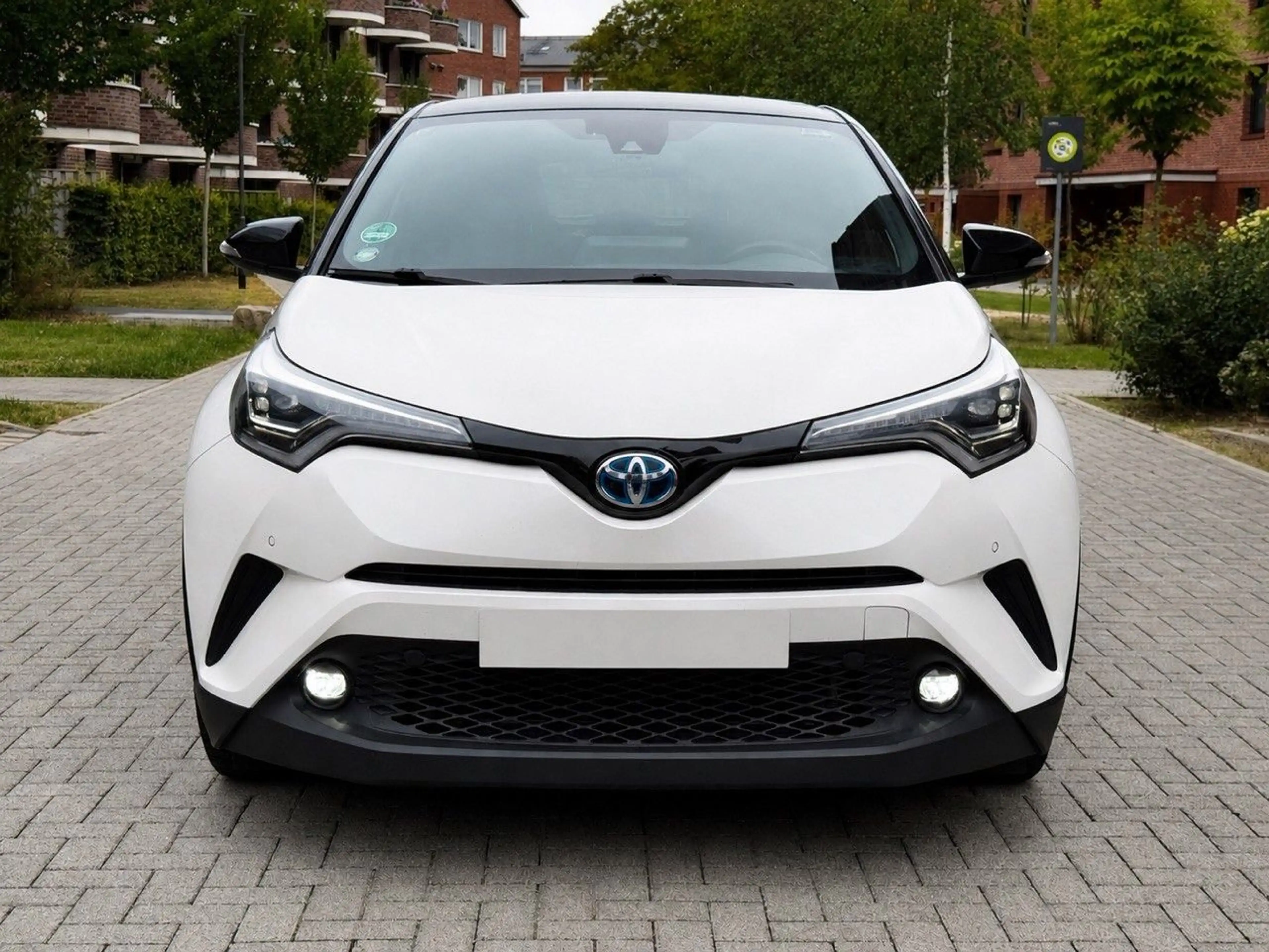 Toyota C-HR Hybrid Style Selection — photo 5