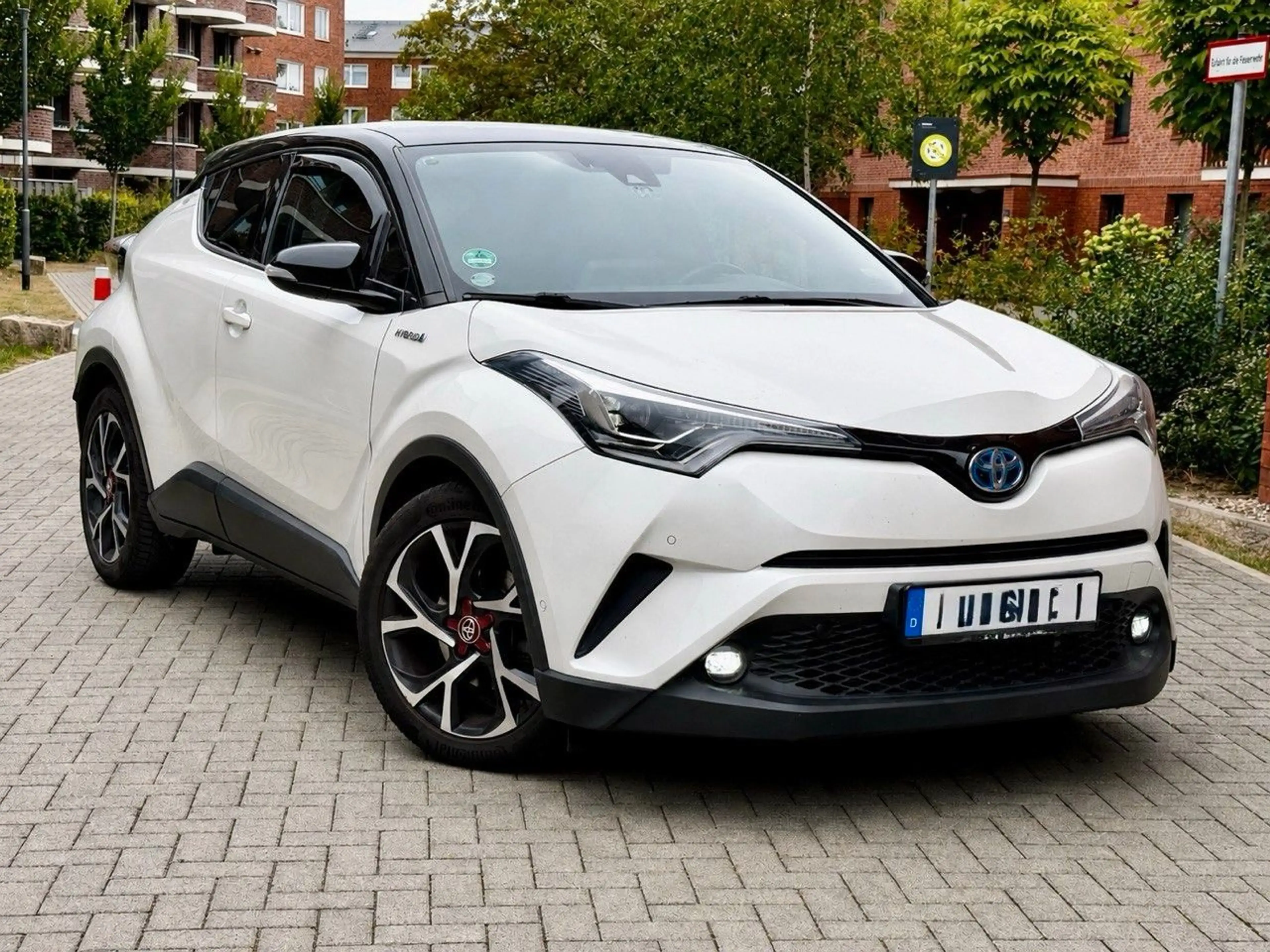 Toyota C-HR Hybrid Style Selection