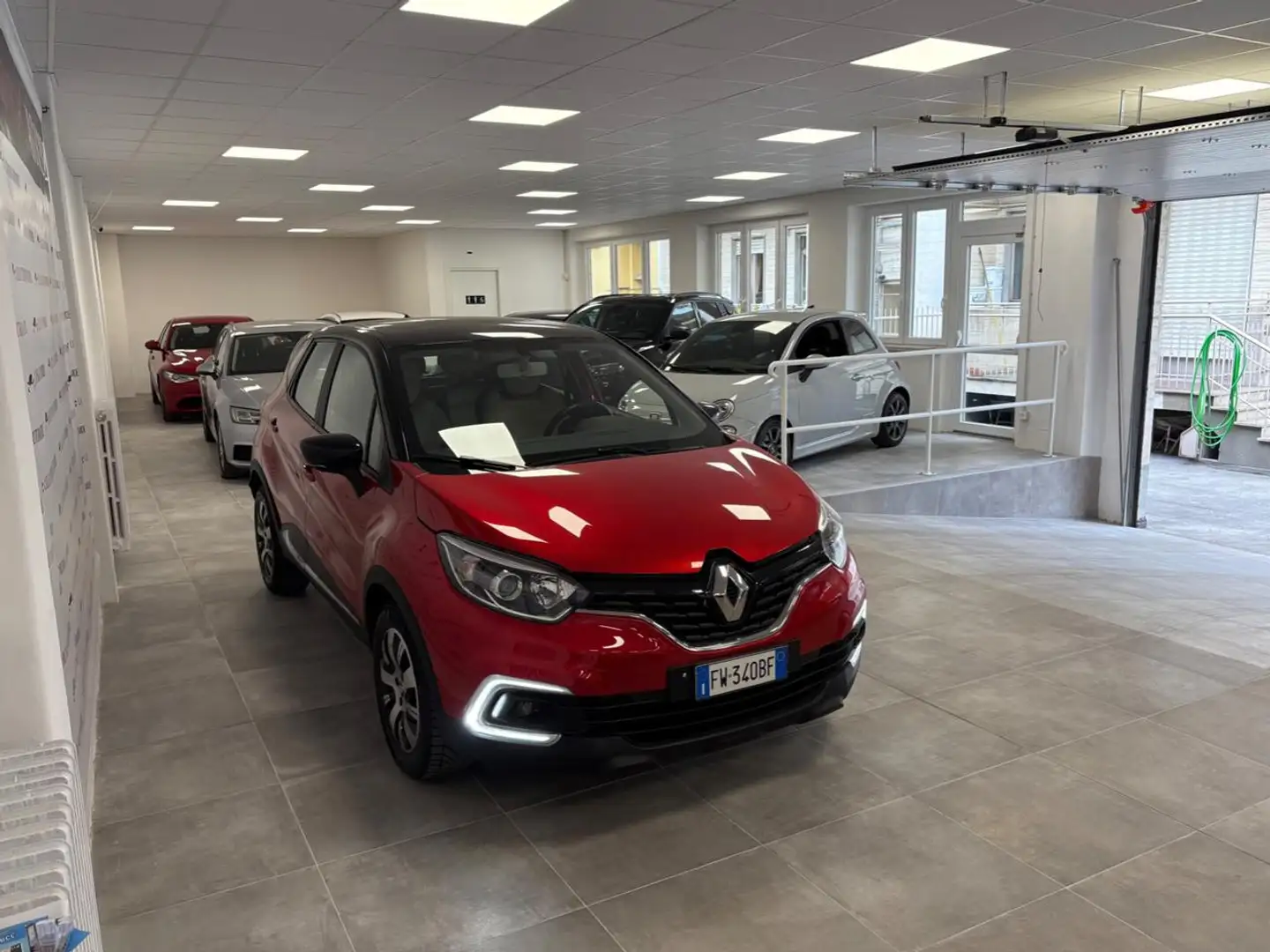 Renault Captur dCi 8V 90 CV EDC Business NEOPATENTATI Rouge - 2