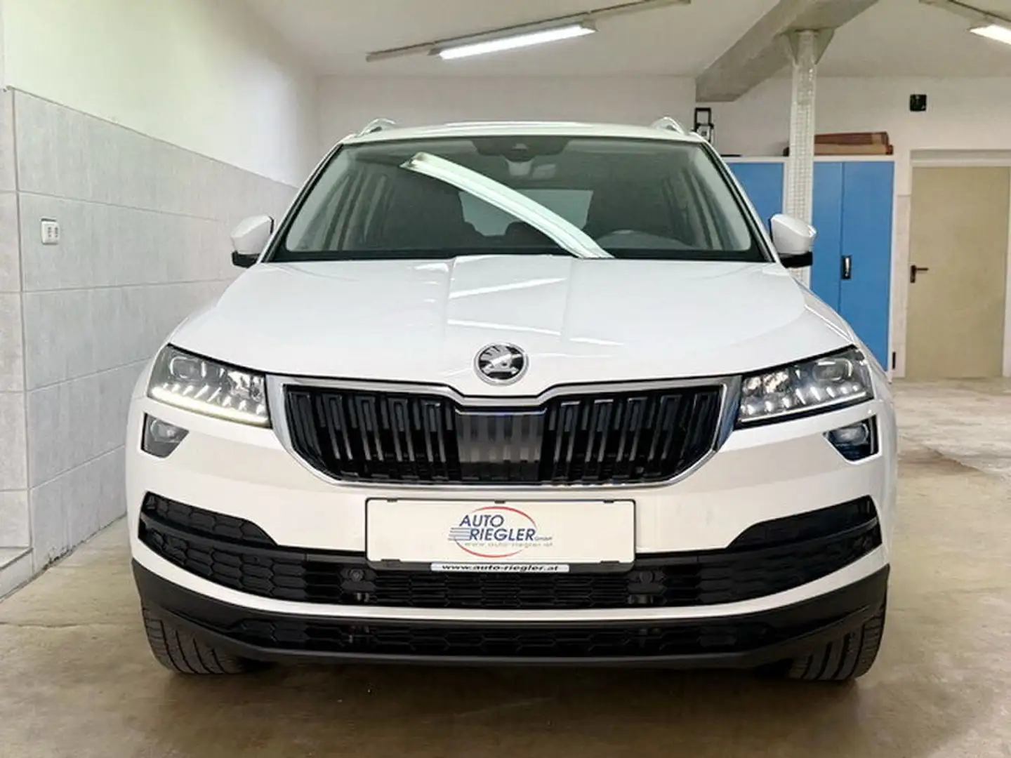 Skoda Karoq Ambition 4x4 ''LED-Navi-Virtual-Kamera-AHK'' Weiß - 2