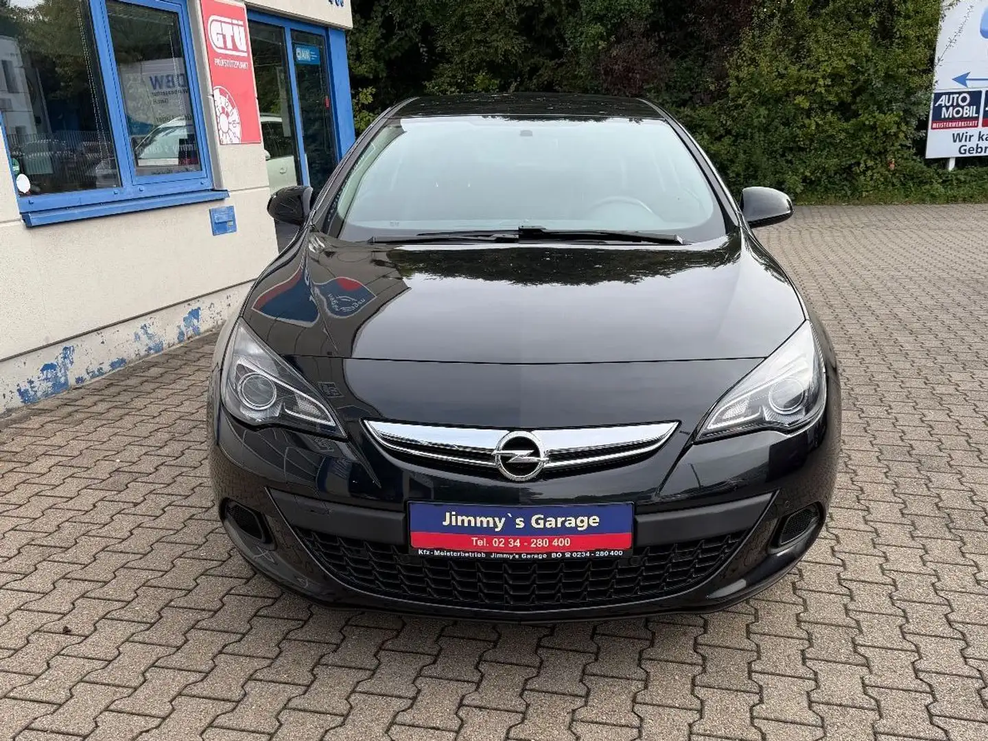 Opel Astra J GTC Basis Schwarz - 2
