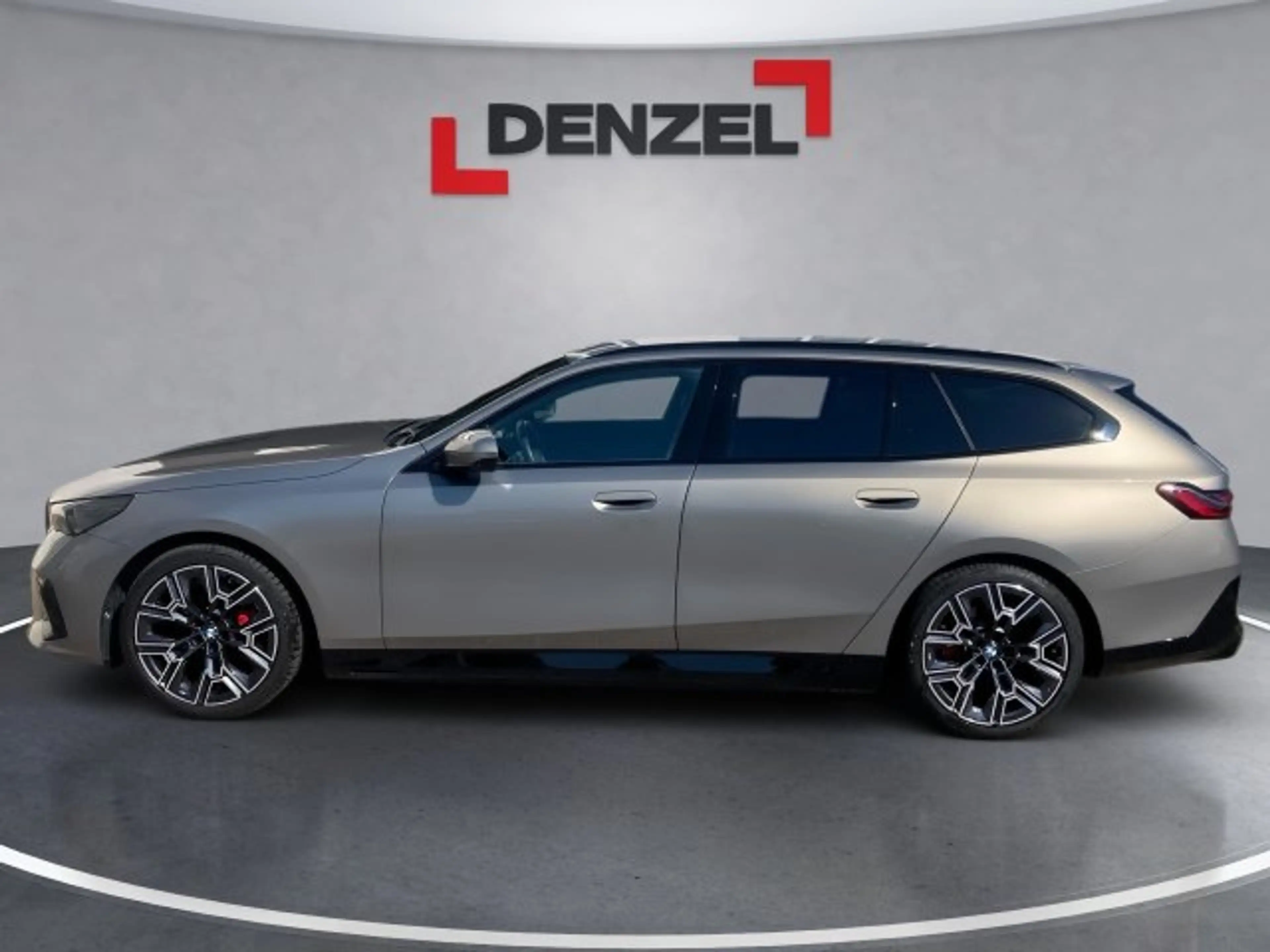 BMW i5 xDrive40 Touring — photo 2