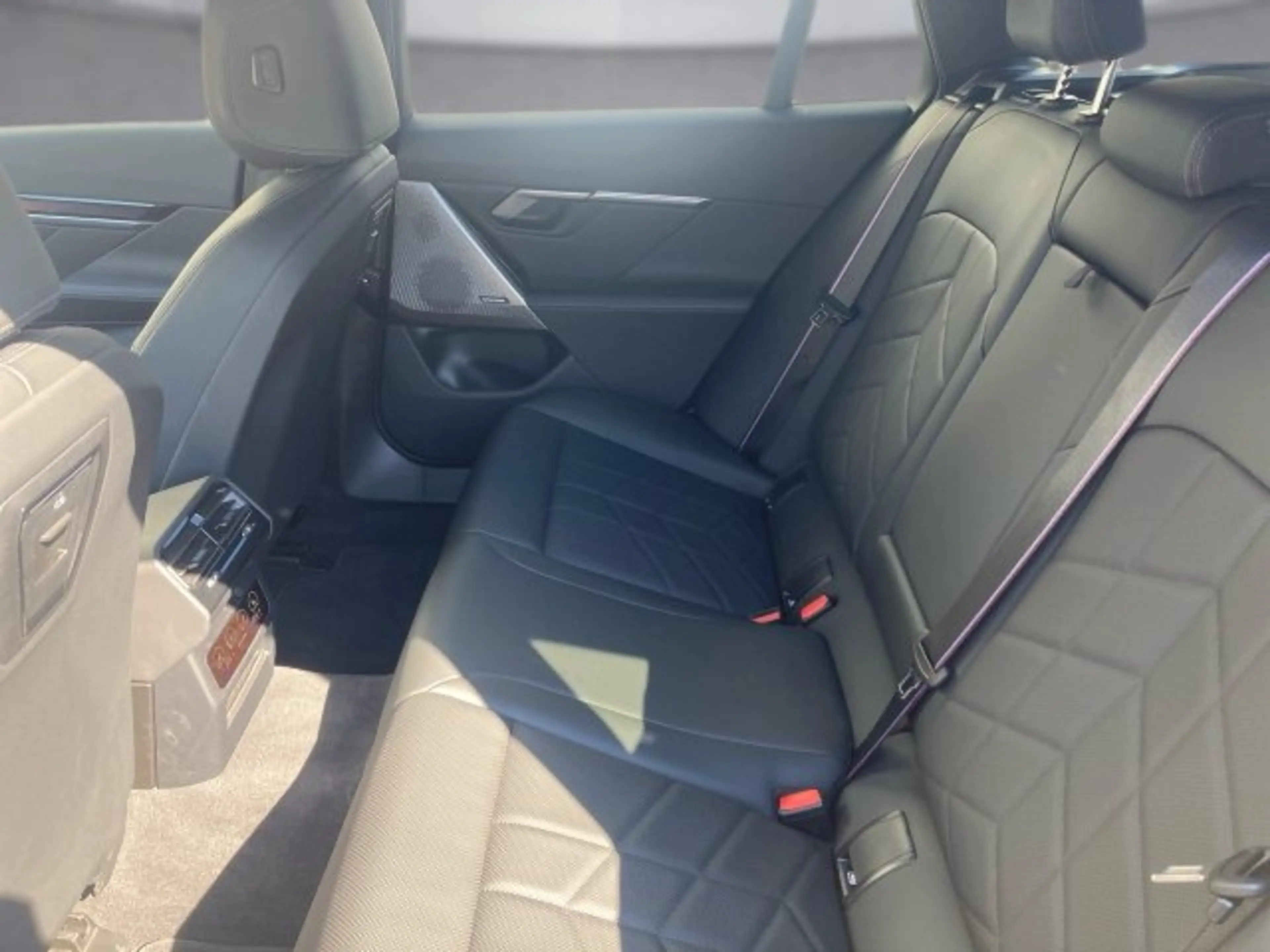 BMW i5 xDrive40 Touring — photo 12