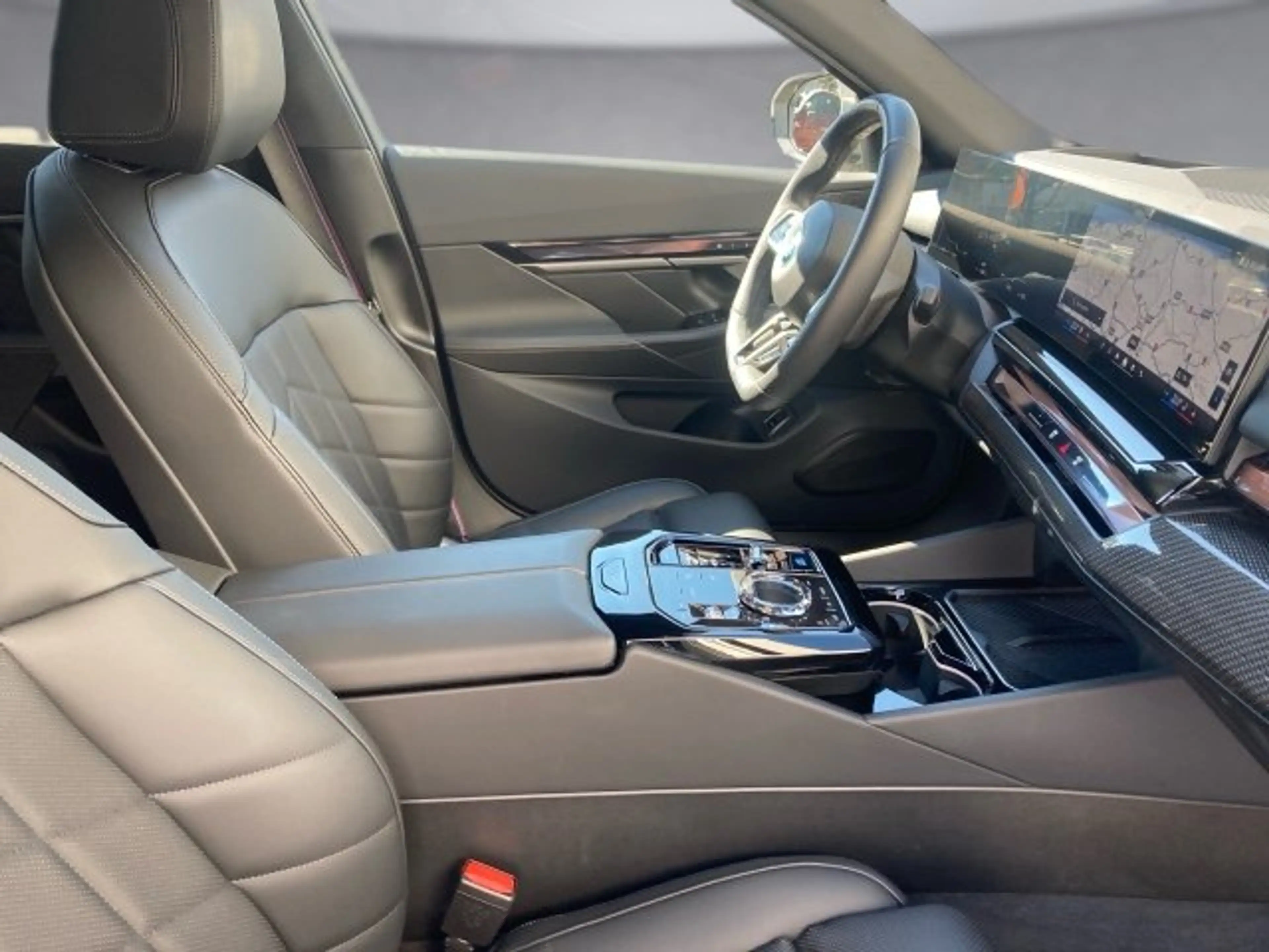 BMW i5 xDrive40 Touring — photo 11