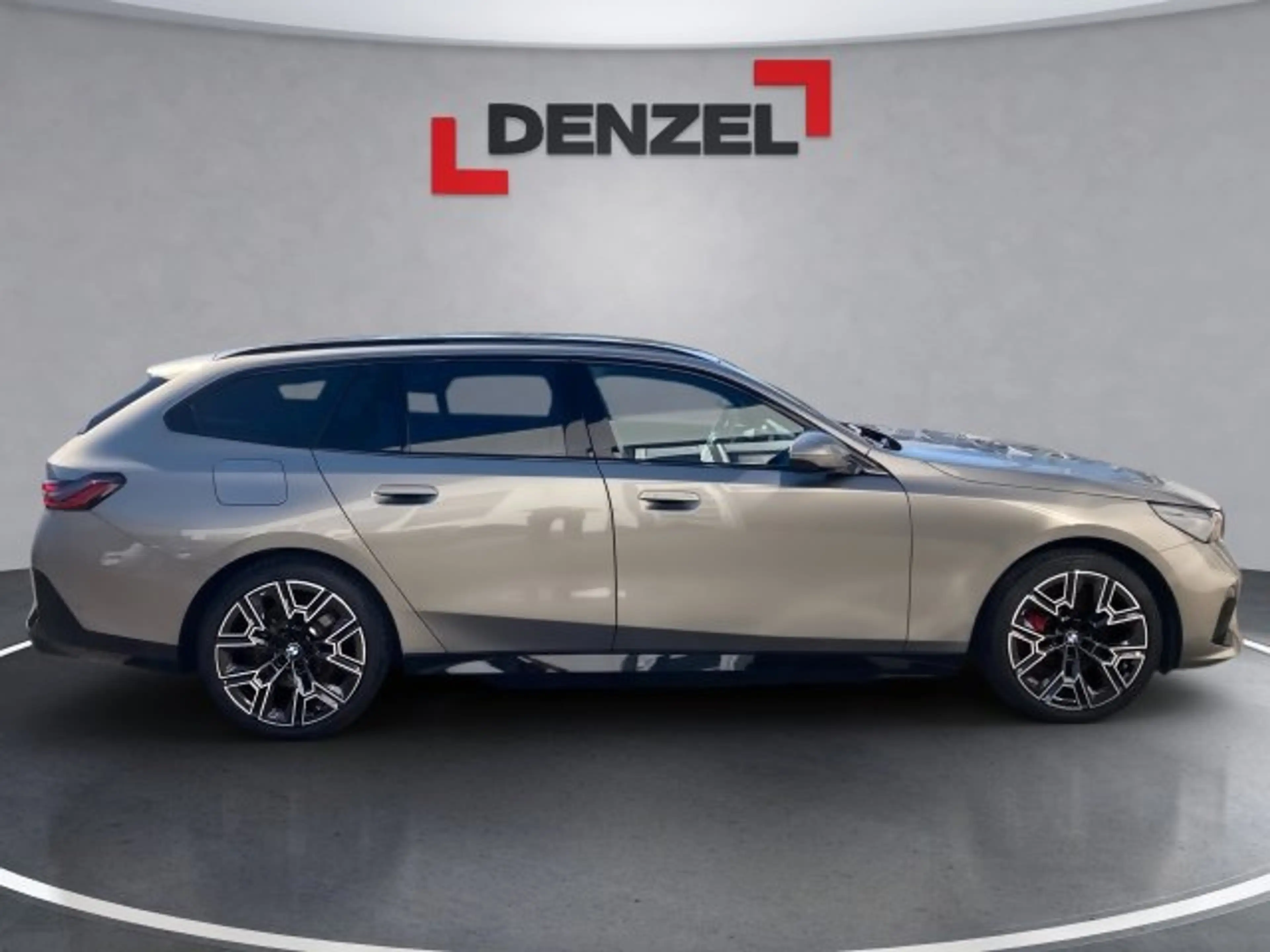 BMW i5 xDrive40 Touring — photo 5