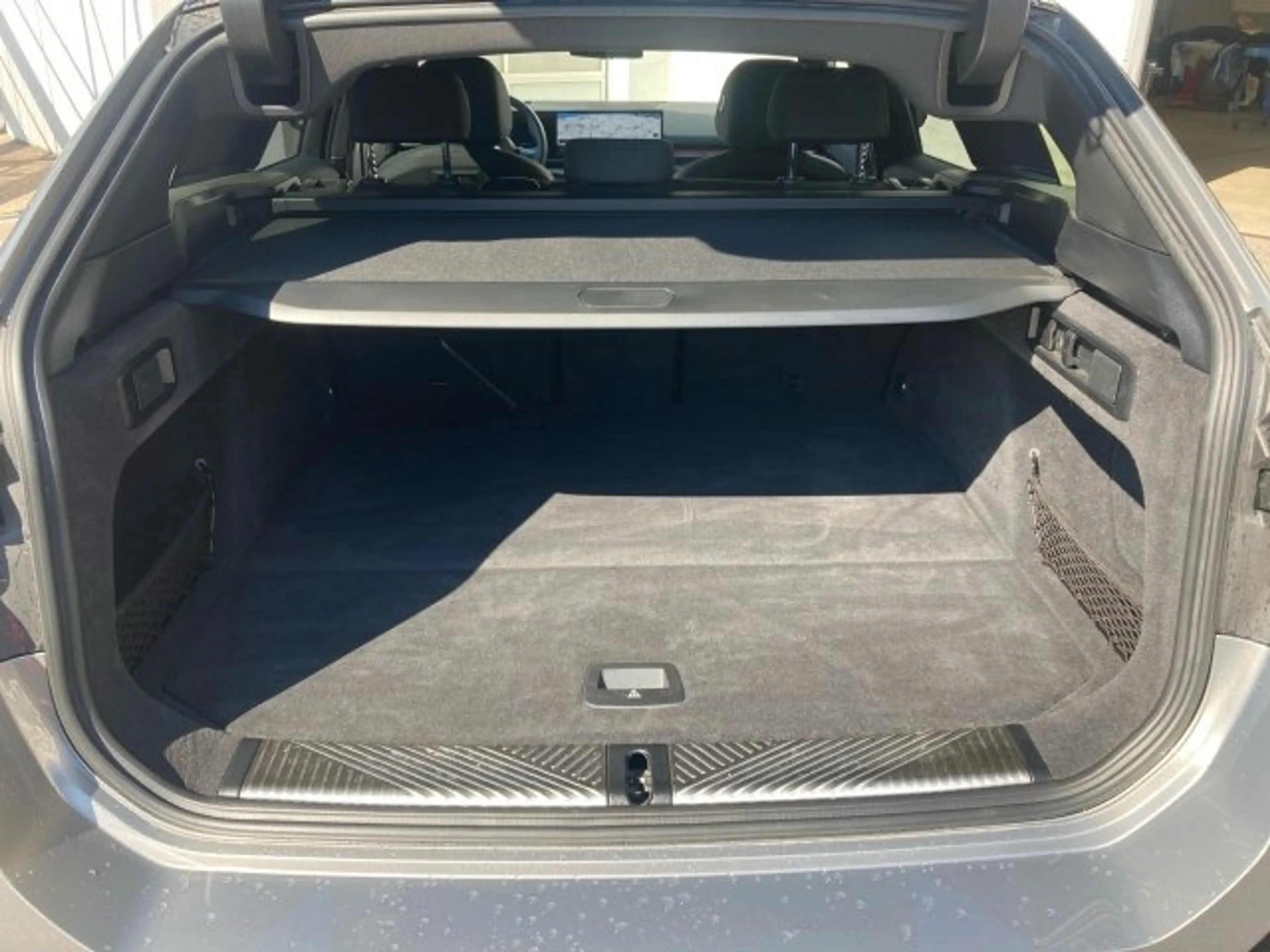 BMW i5 xDrive40 Touring — photo 13