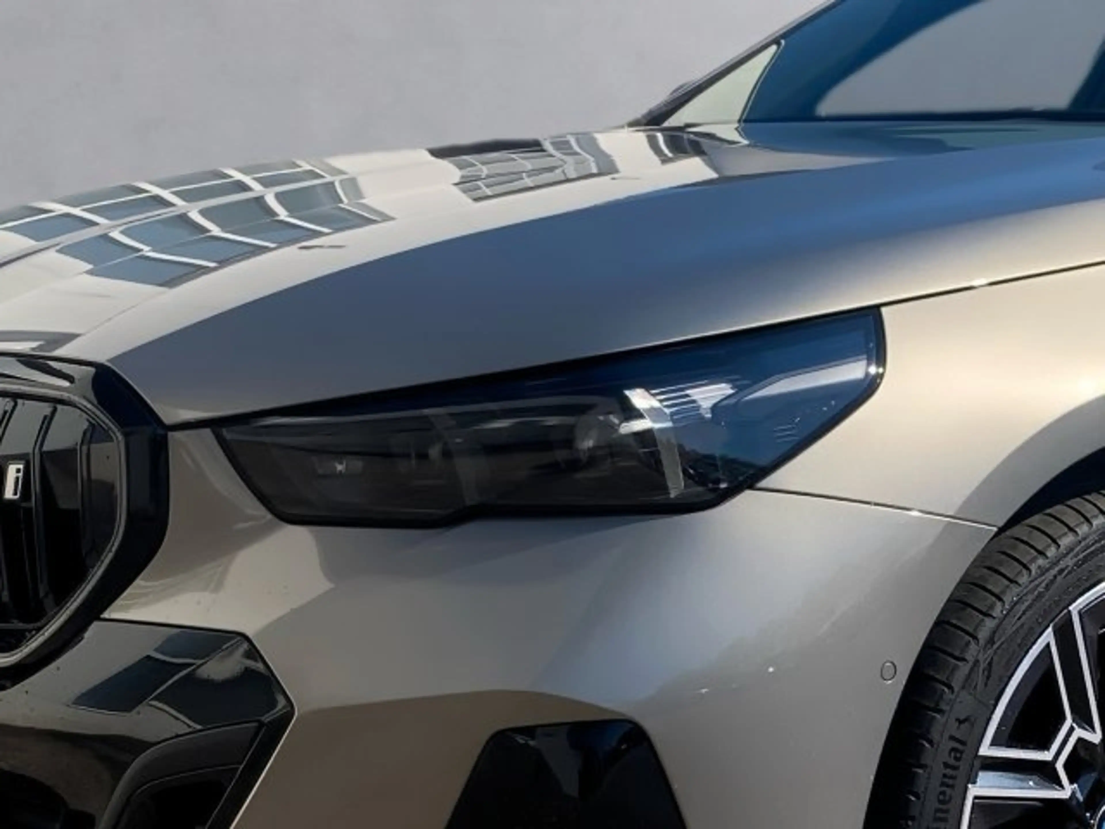 BMW i5 xDrive40 Touring — photo 7