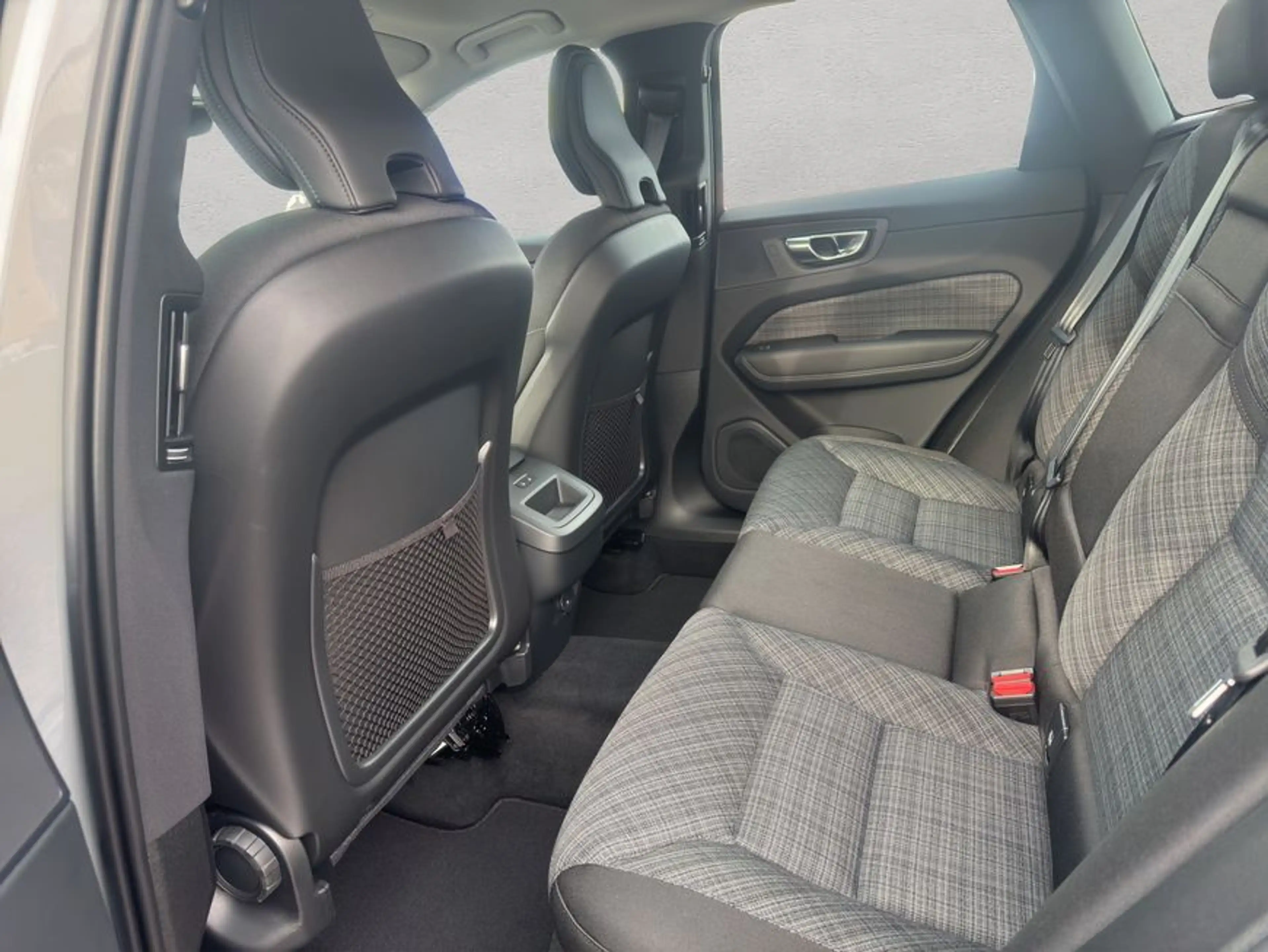 Volvo XC60 XC60 B5 AWD Core Aut Google-Maps LED Kamera PDCv+h — photo 14