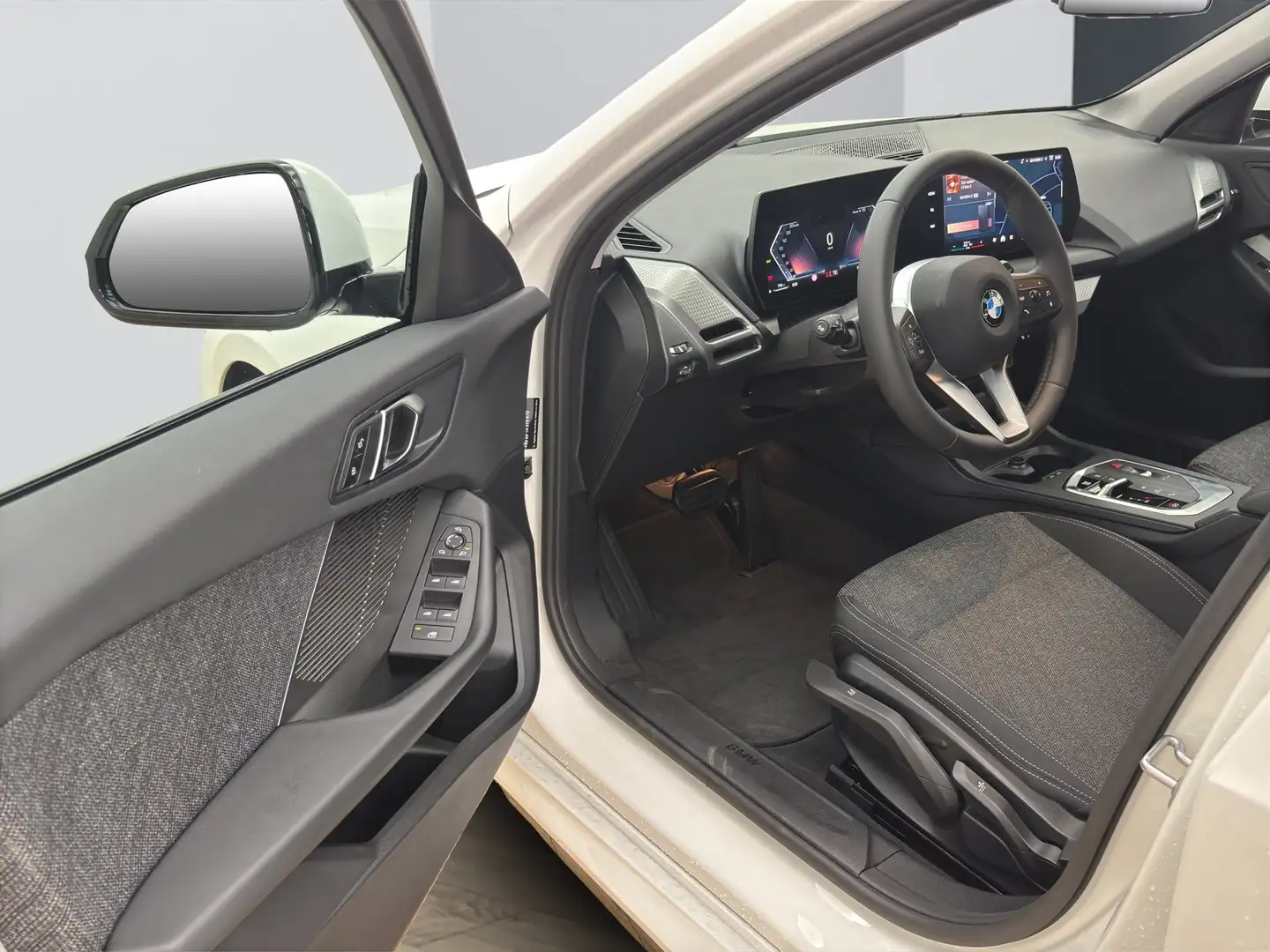 BMW 120 5-Türer [M Sport, Navi, RFK, SHZ, 18" LMR] Weiß - 2