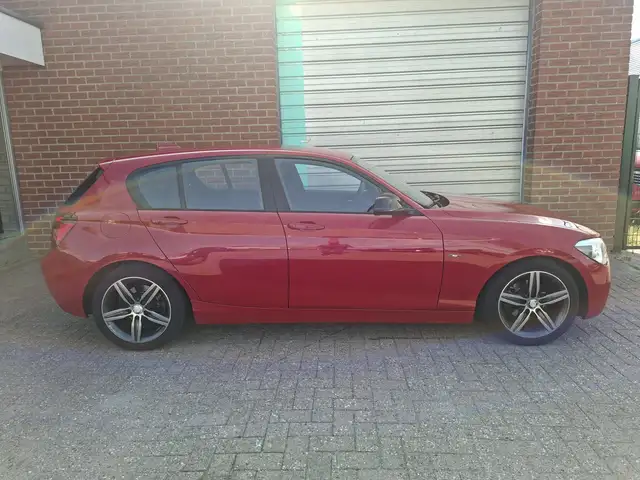 BMW 1 Series view 3