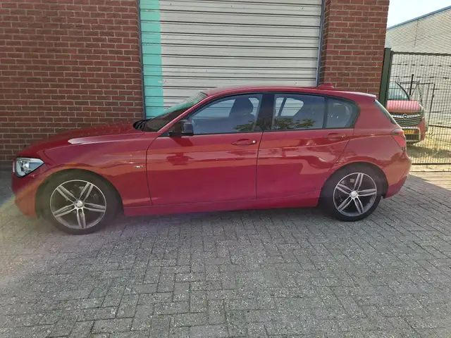 BMW 1 Series view 4