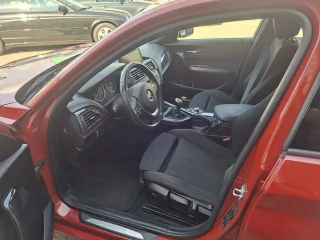 BMW 1 Series view 5