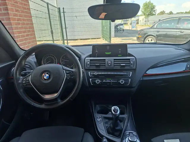 BMW 1 Series view 11
