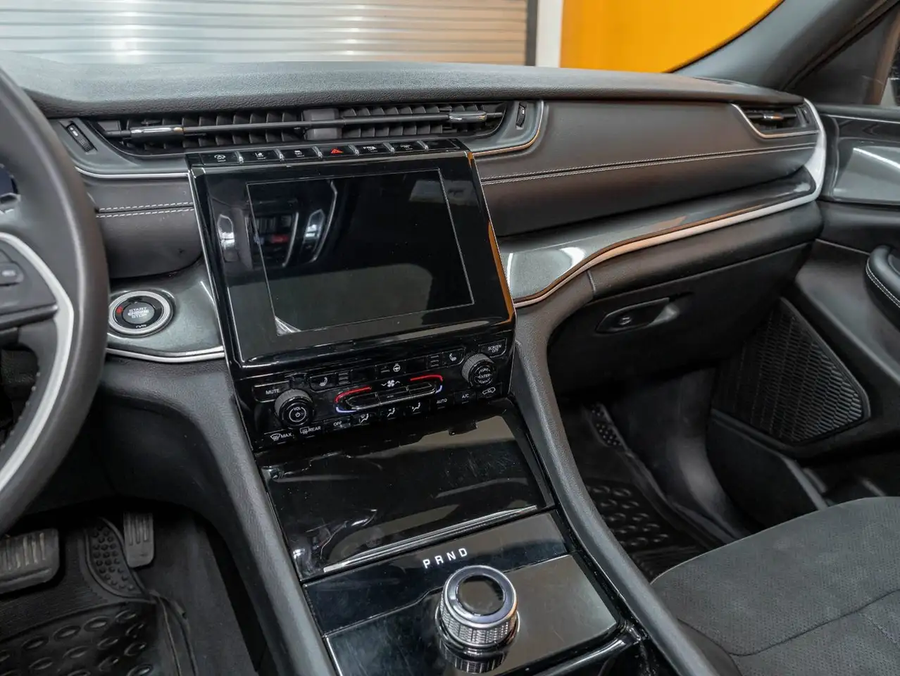 Jeep Grand Cherokee снимка Jeep Grand Cherokee