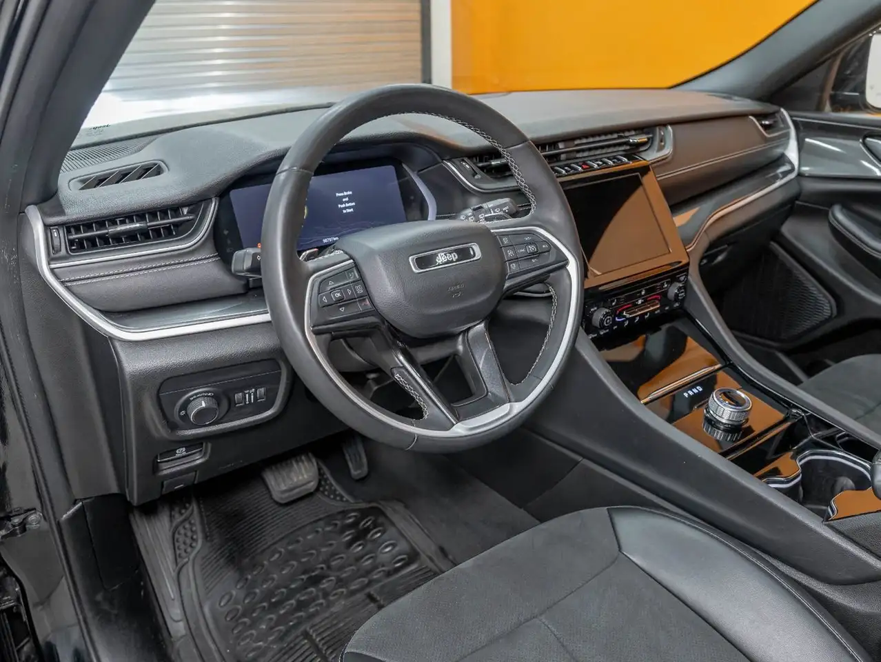 Jeep Grand Cherokee снимка Jeep Grand Cherokee