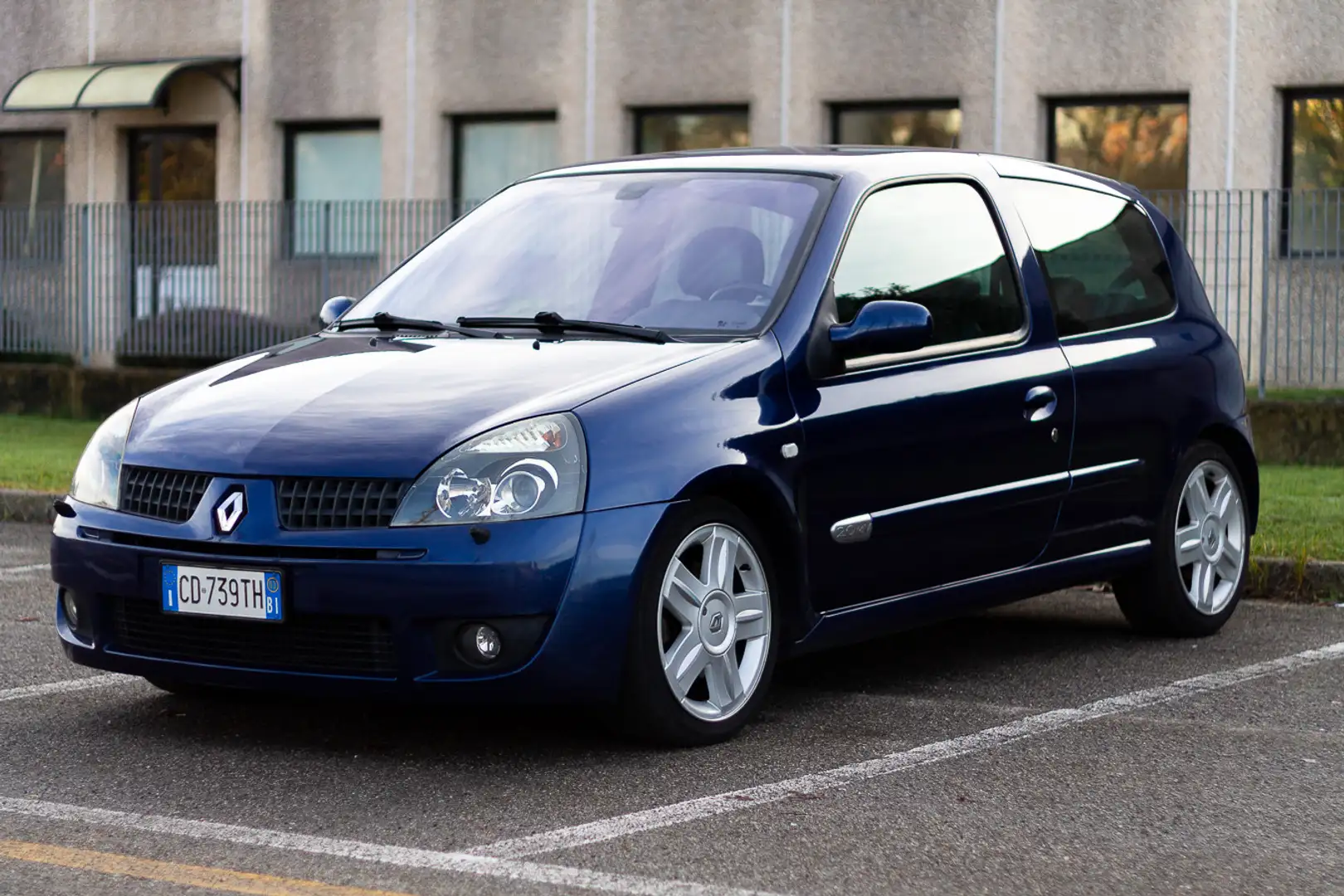 Renault Clio 3p 2.0 16v Sport - 1