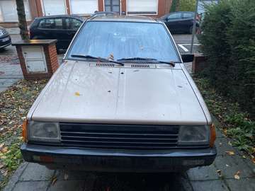 Antieke Nissan Micra 83