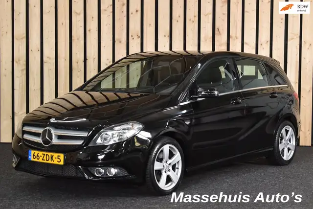Mercedes-Benz B 180 Ambition Automaat Trekhaak Panoramdak PDC Navi Cli
