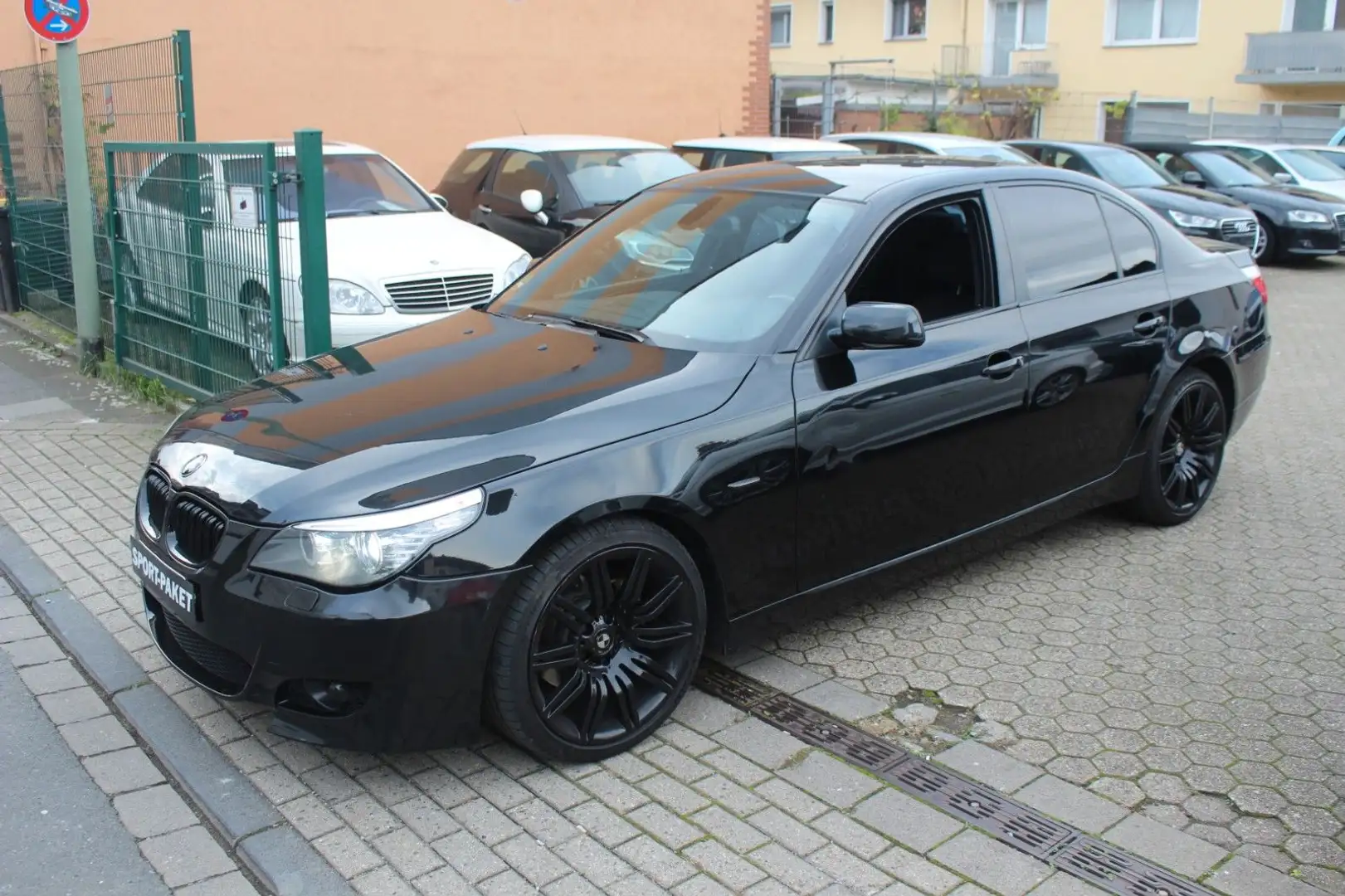 BMW 520 d Edition Lifestyle M-Felgen/LED/Temp./E.Sitz Schwarz - 1