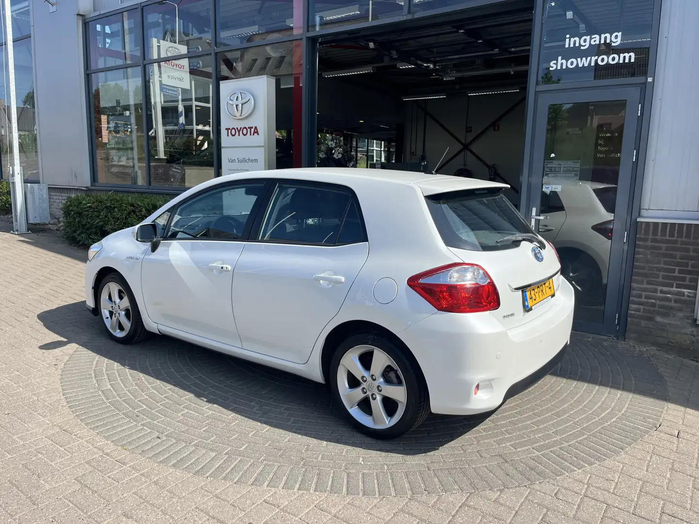 Toyota Auris 1.8 Full Hybrid Dynamic Bianco - 2