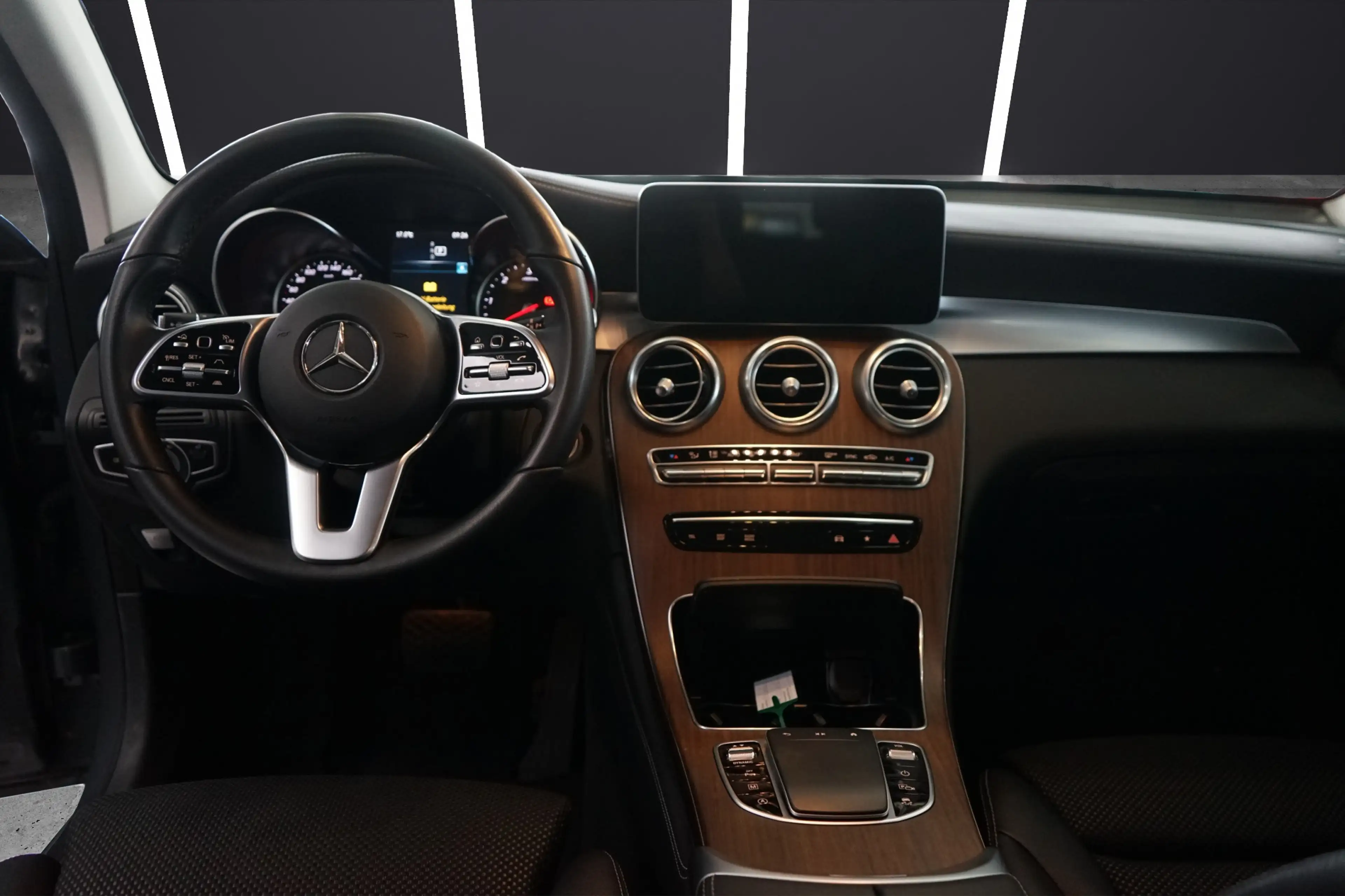 Mercedes-Benz GLC 220 4Matic+ 9G-TRONIC+NAVI+2-Zonen KLIMAAUTOMATIK+ — photo 12