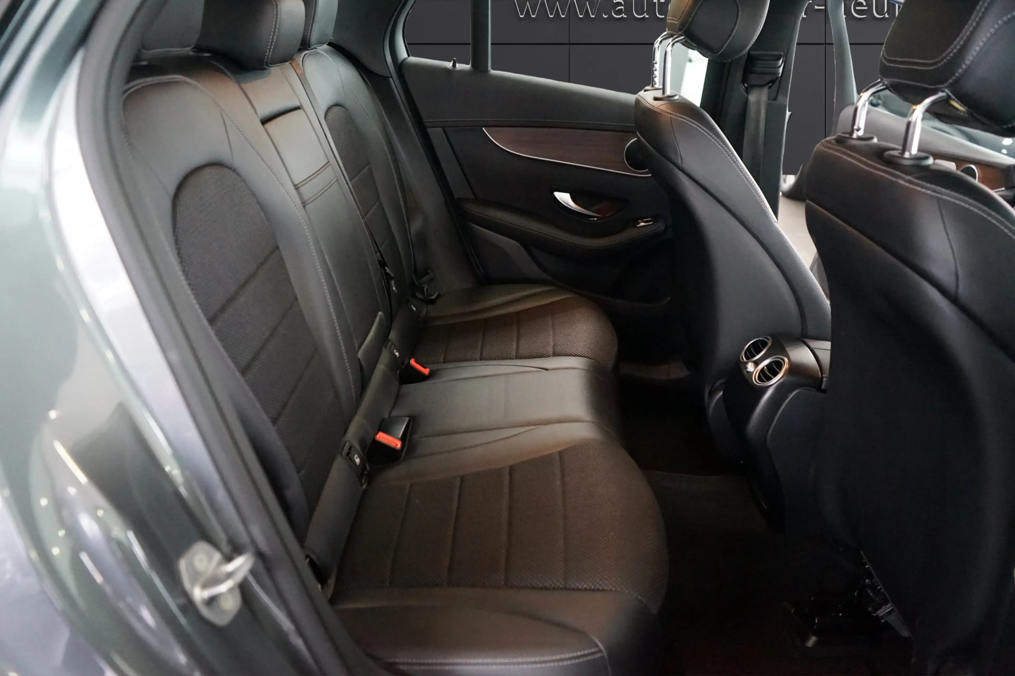 Mercedes-Benz GLC 220 4Matic+ 9G-TRONIC+NAVI+2-Zonen KLIMAAUTOMATIK+ — photo 11