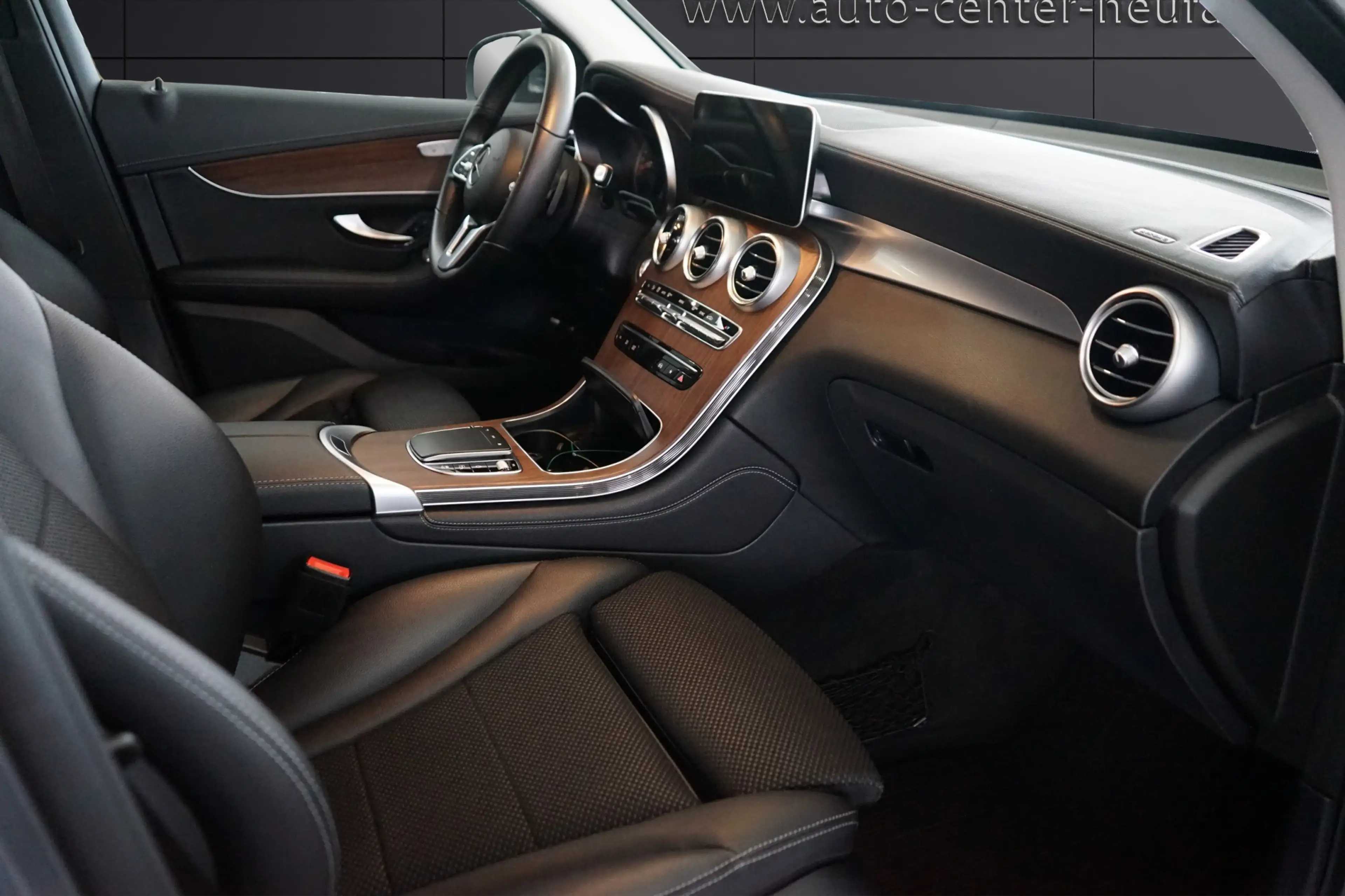 Mercedes-Benz GLC 220 4Matic+ 9G-TRONIC+NAVI+2-Zonen KLIMAAUTOMATIK+ — photo 10
