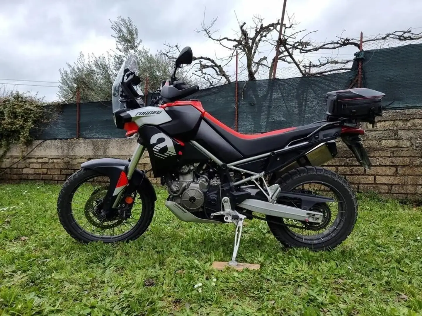 Aprilia Tuareg crvena - 2