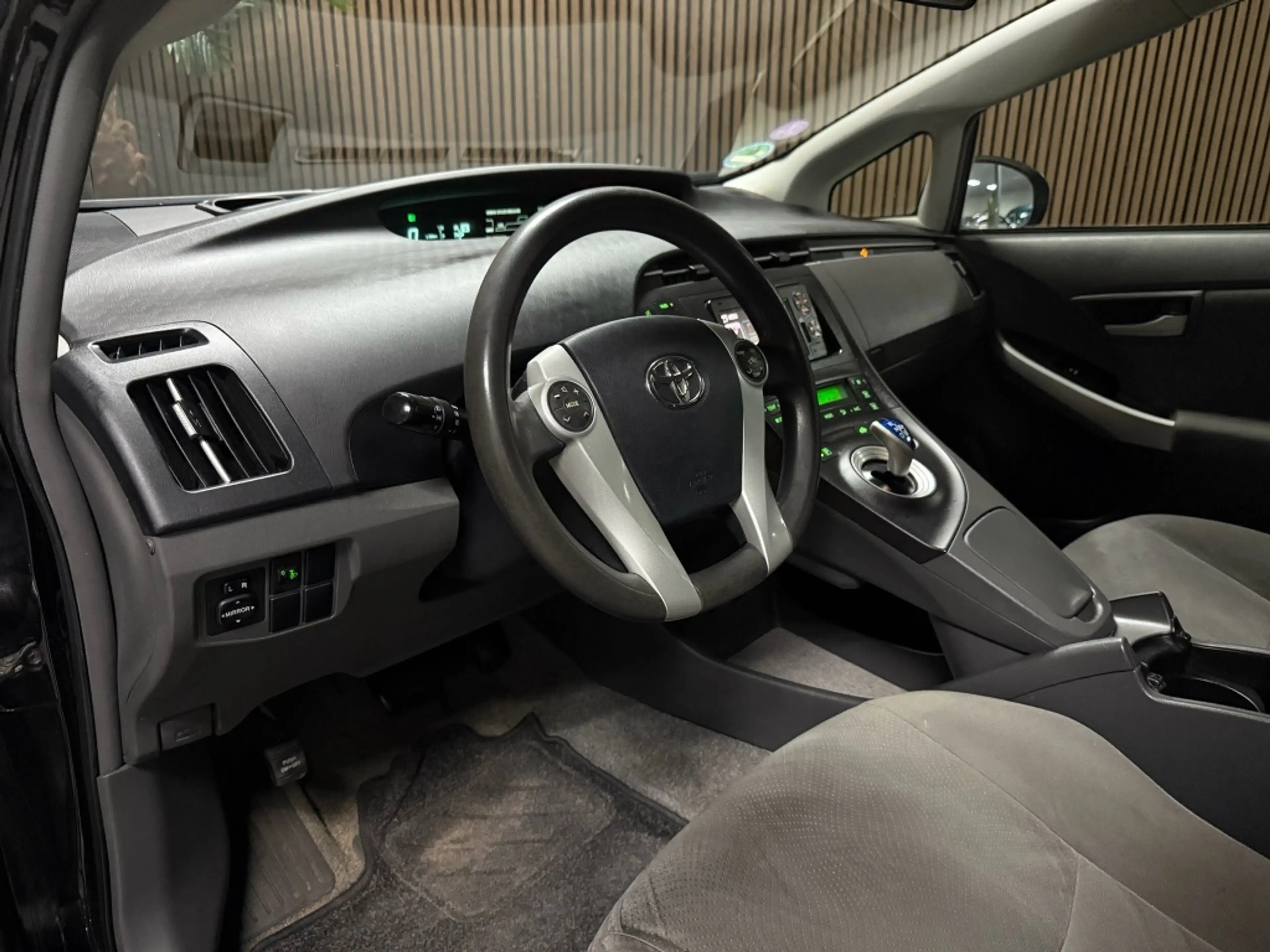 Toyota Prius 1.8 Comfort — photo 8