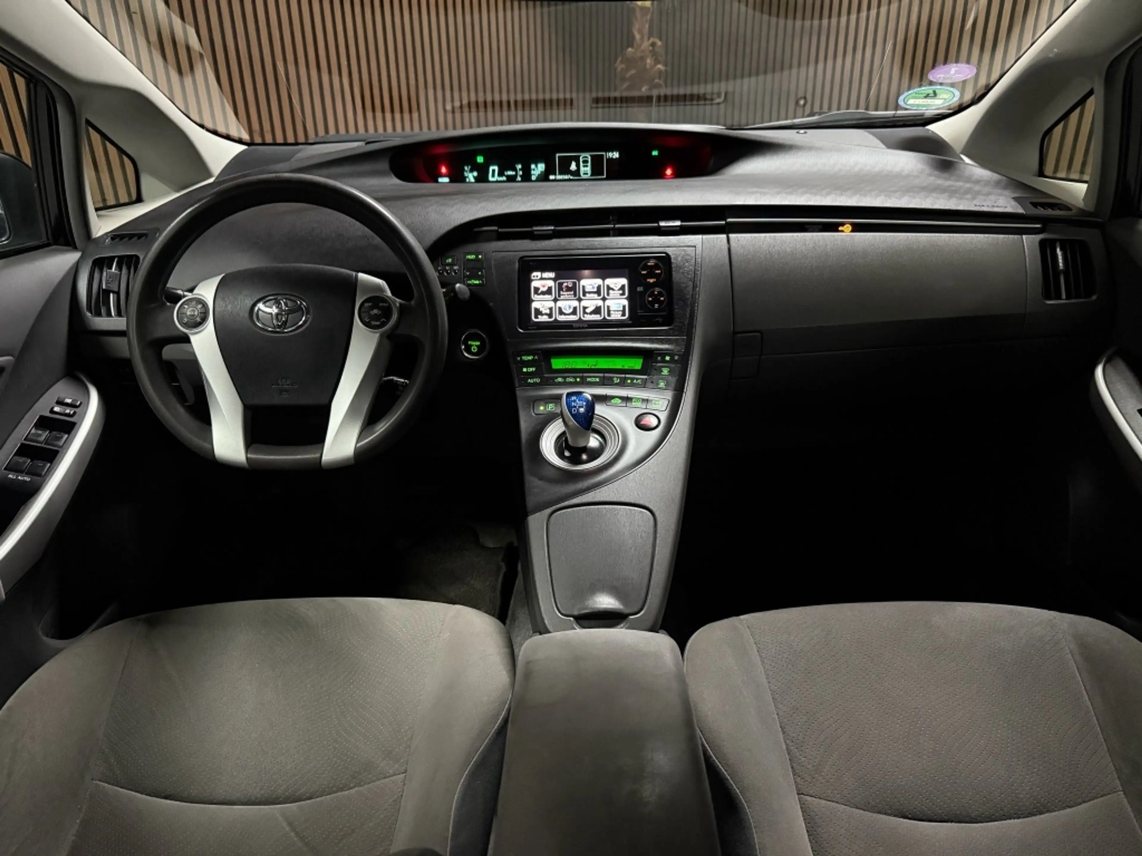 Toyota Prius 1.8 Comfort — photo 7