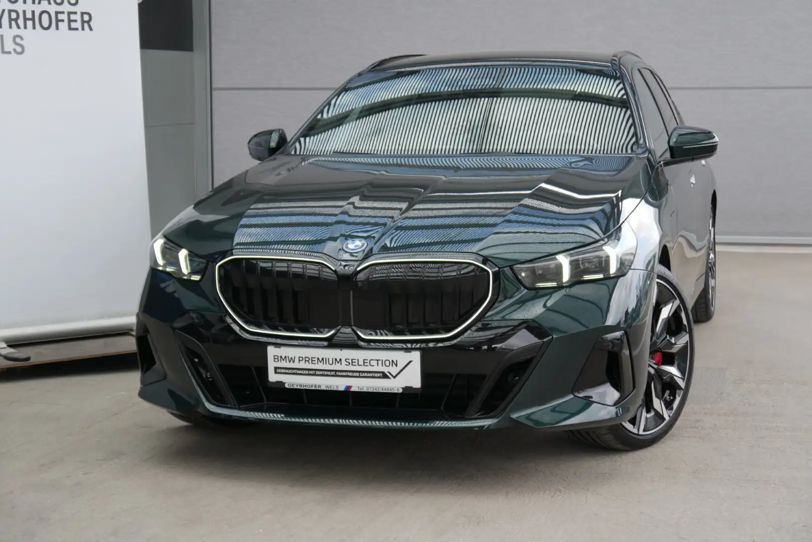BMW 550 e xDrive *Individual Lack/M-Paket-Pro/AHK/M-Sitze/Sitzlüftung/DA-Prof.* Grün - 2