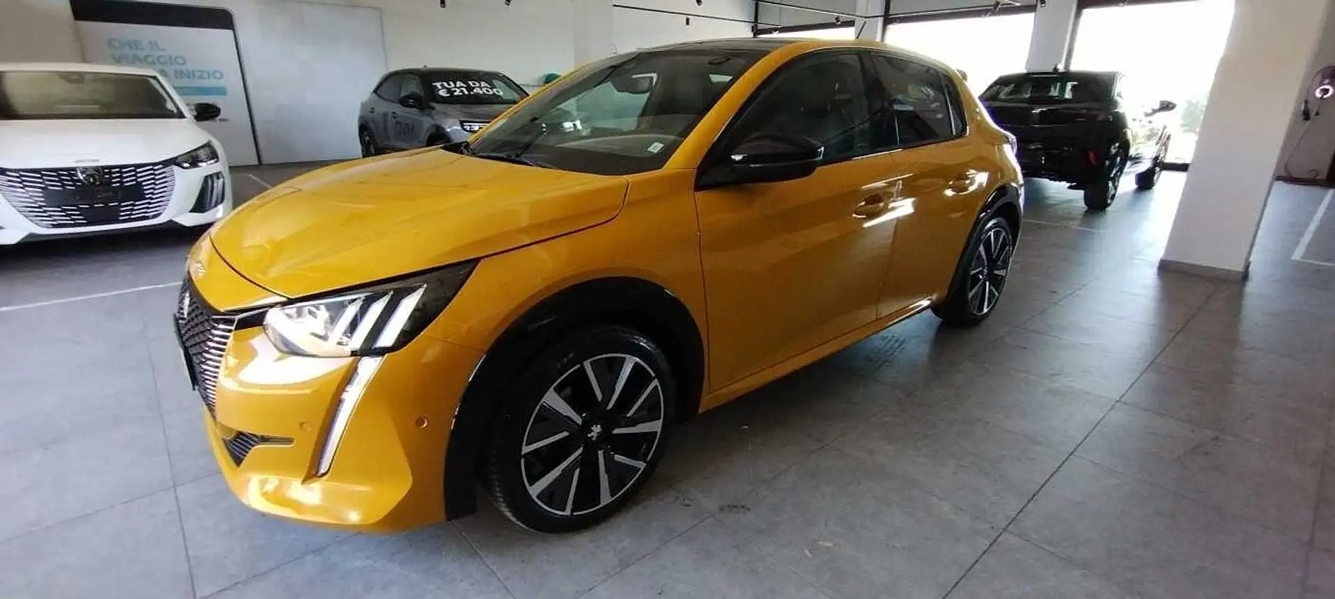 Peugeot 208 2ª serie PureTech 130 Stop&Start EAT8 5 porte GT Giallo - 1