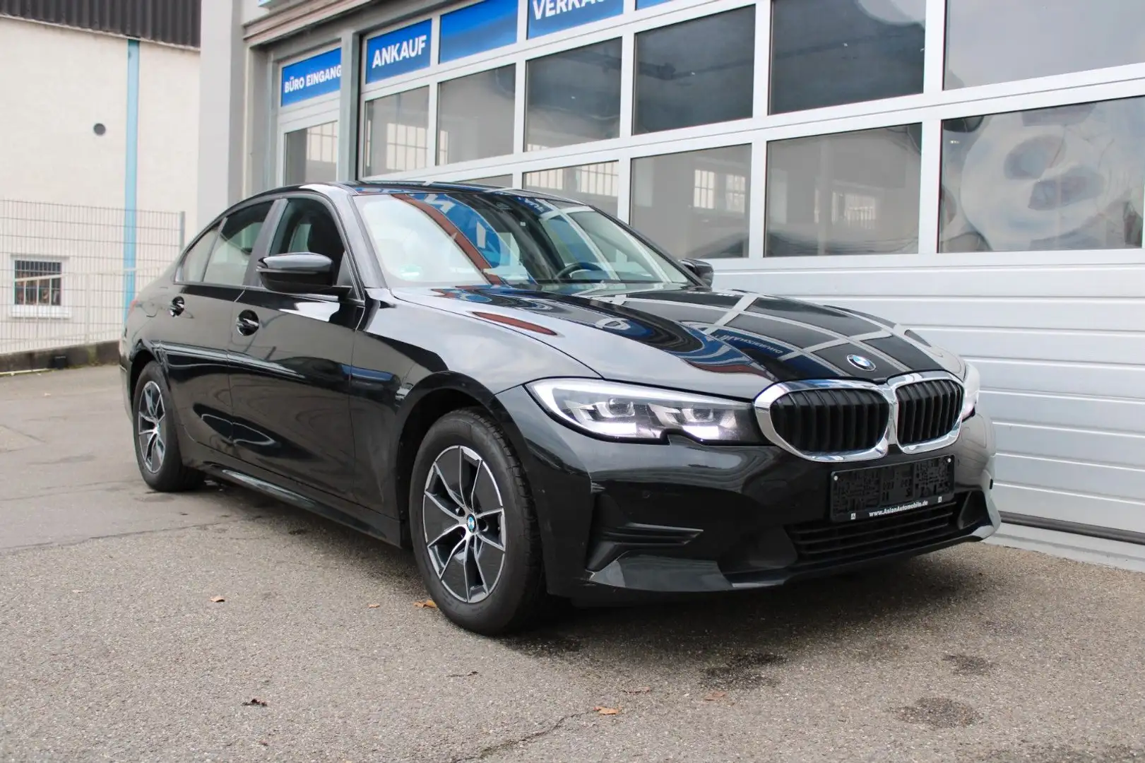 BMW 318 d Aut. Virtual/Navi/LED/MFL/PDC/ALU Negru - 1