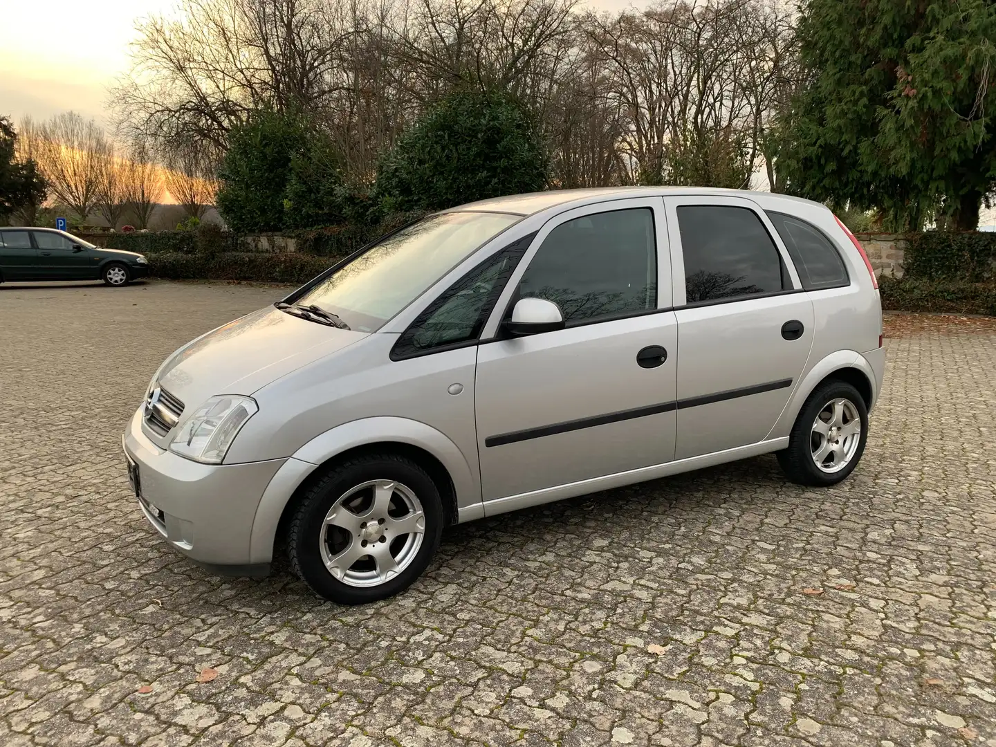 Opel Meriva Meriva 1.6 Enjoy Grau - 1