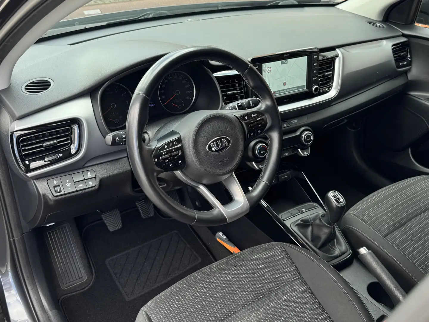 Kia Stonic 1.0 T-GDi DynamicLine | Navigatie | Trekhaak Grau - 2